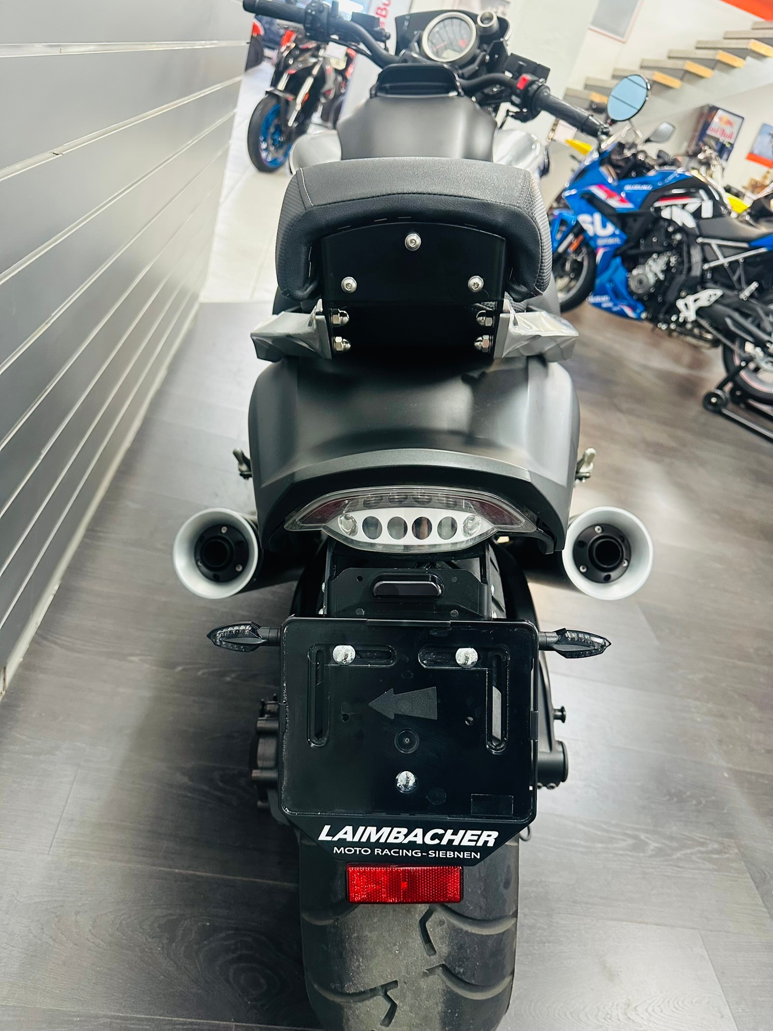 YAMAHA V-MAX 1700-image-7