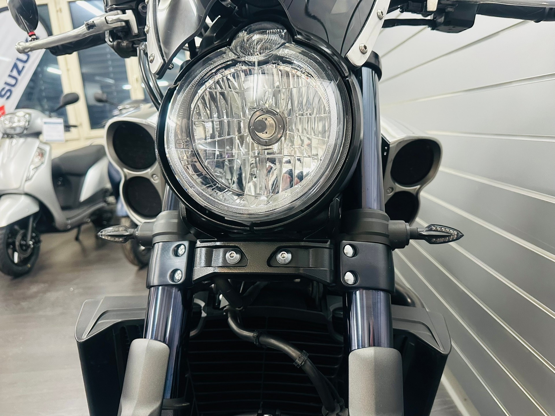 YAMAHA V-MAX 1700-image-5