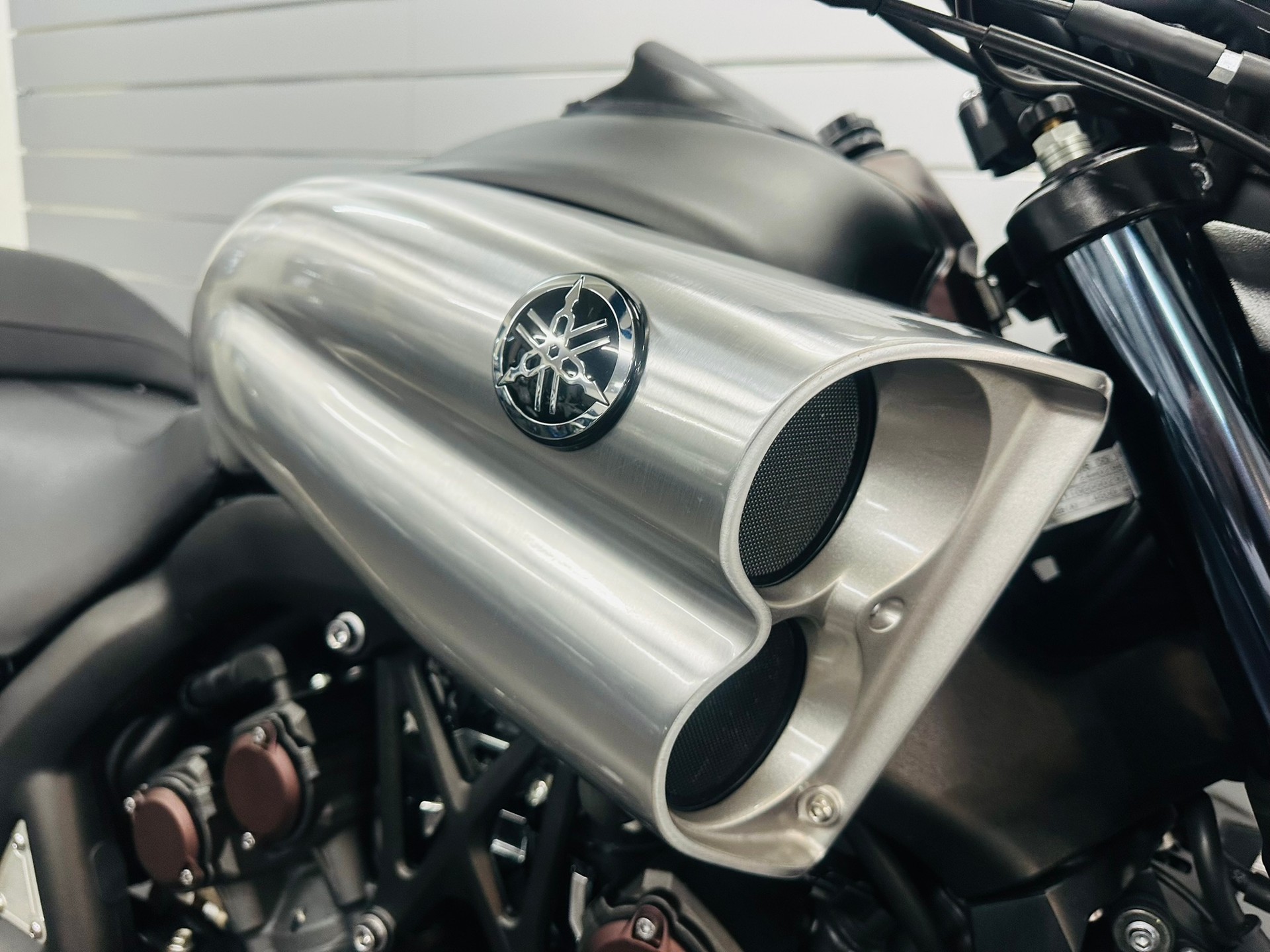 YAMAHA V-MAX 1700-showroom-element-3