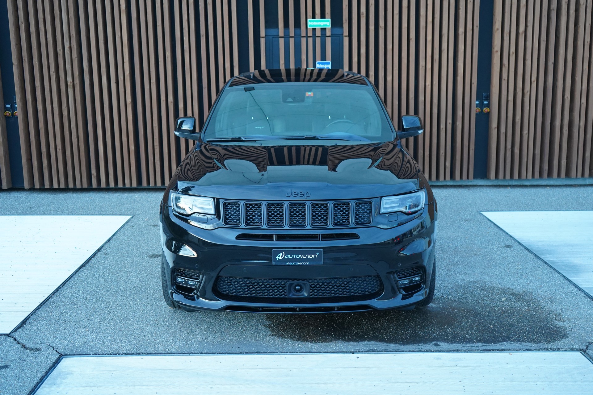 JEEP GRAND CHEROKEE 6.4 V8 HEMI BLACK SRT8 AUTOMATIC l 468 PS-image-15