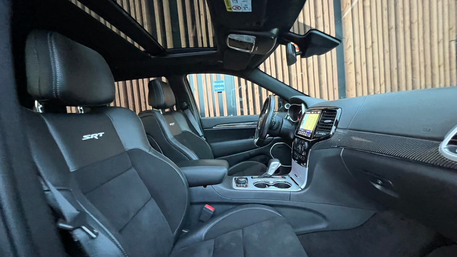 JEEP GRAND CHEROKEE 6.4 V8 HEMI BLACK SRT8 AUTOMATIC l 468 PS-image-26