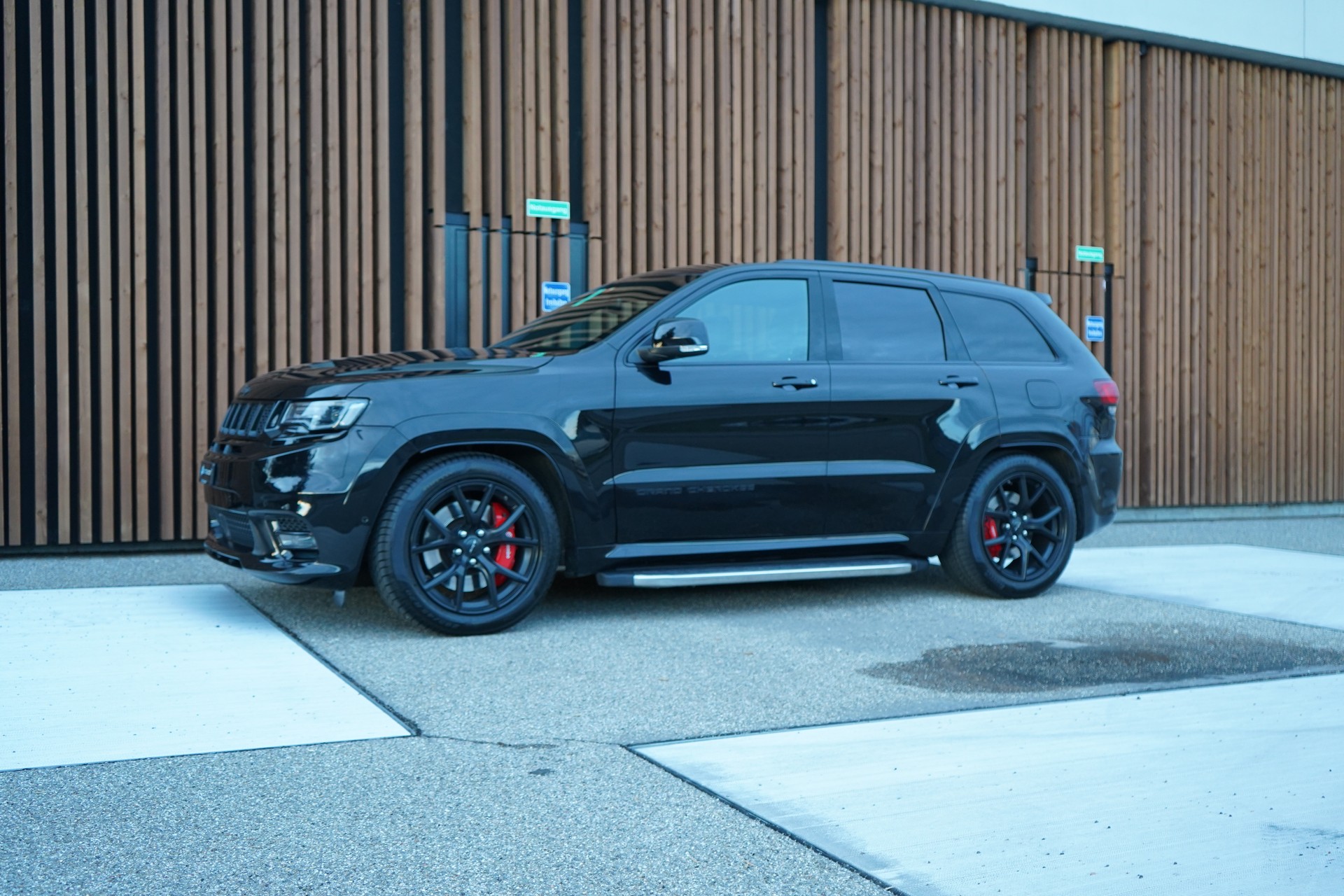 JEEP GRAND CHEROKEE 6.4 V8 HEMI BLACK SRT8 AUTOMATIC l 468 PS-image-14