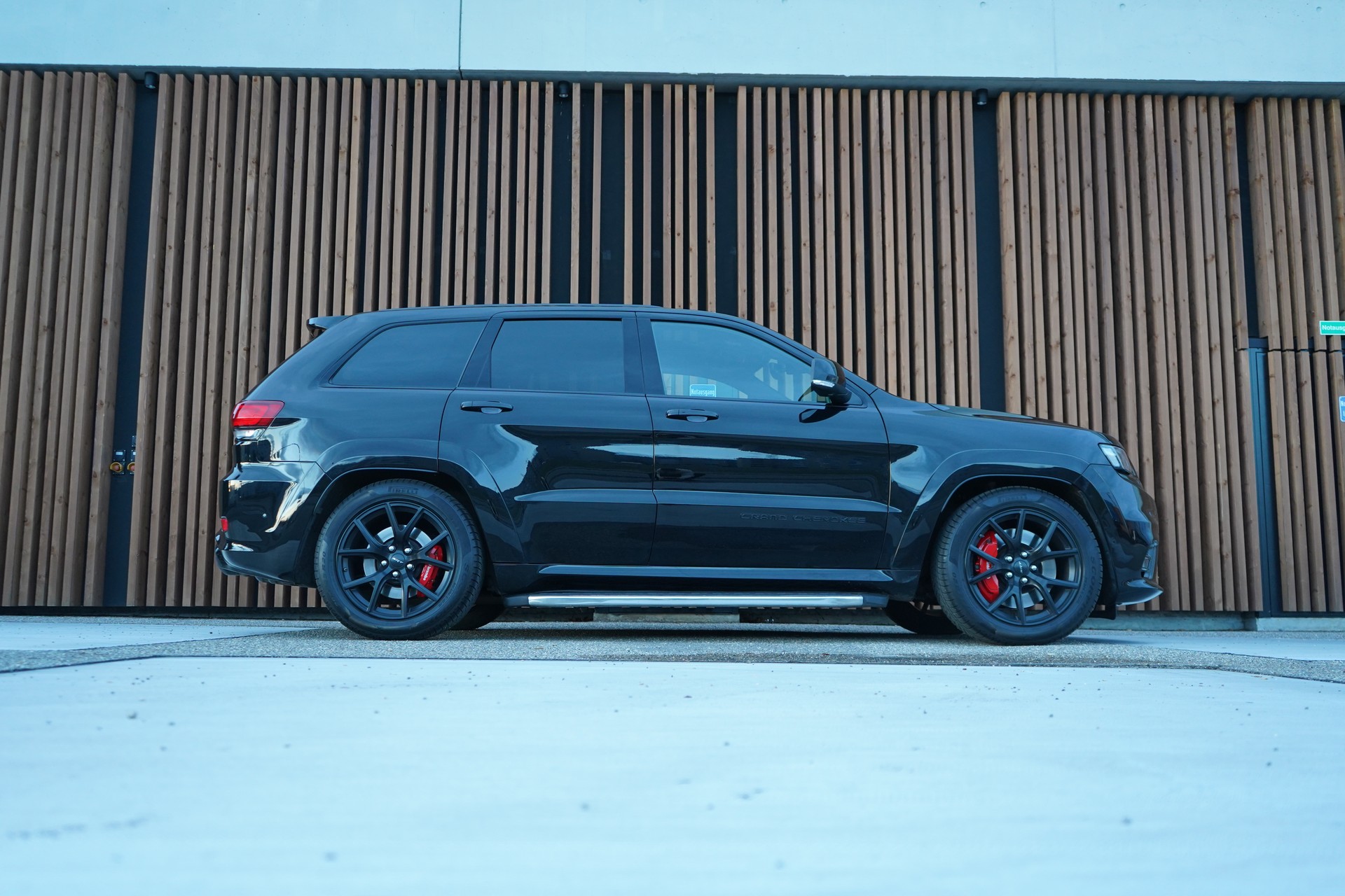 JEEP GRAND CHEROKEE 6.4 V8 HEMI BLACK SRT8 AUTOMATIC l 468 PS-image-7