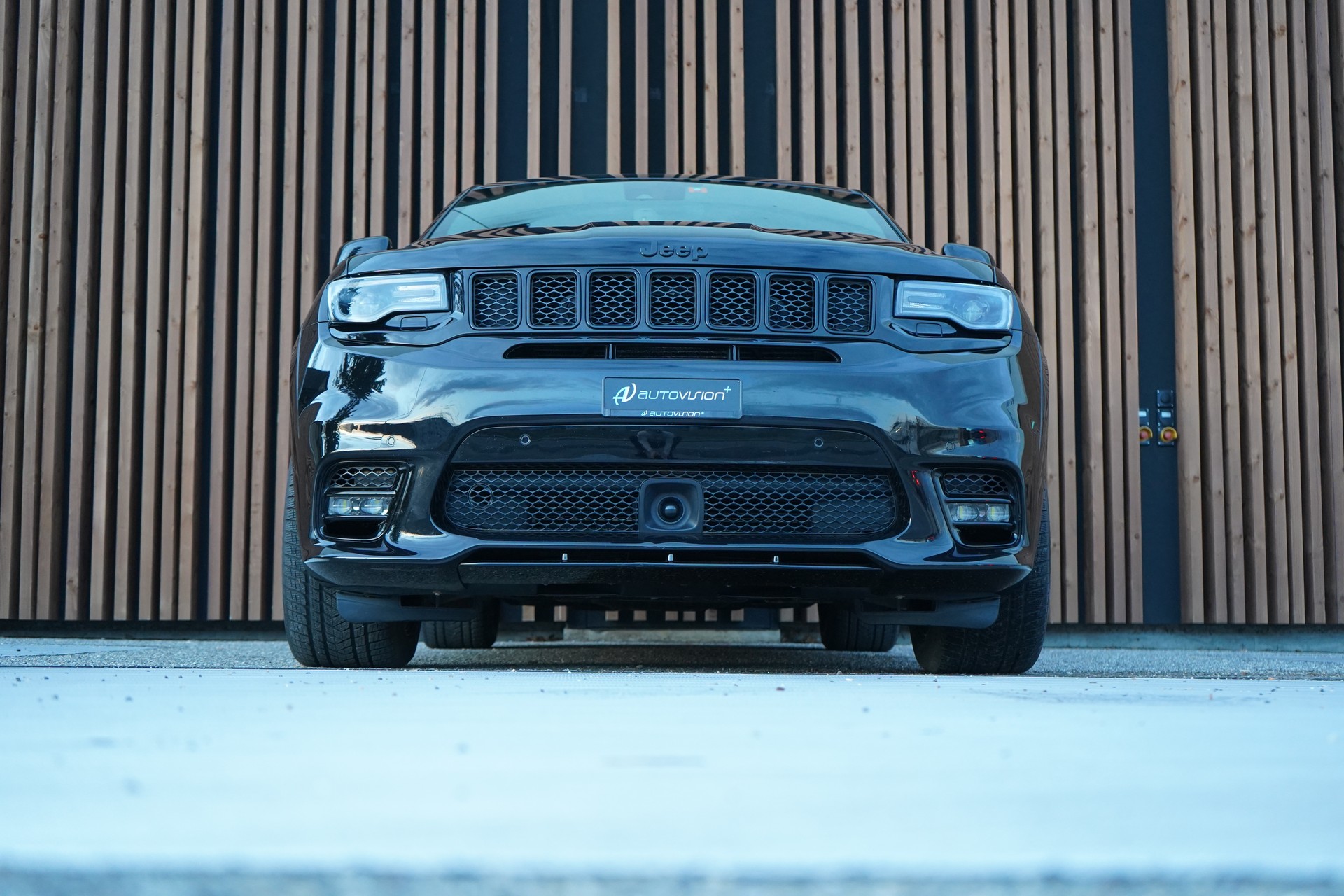 JEEP GRAND CHEROKEE 6.4 V8 HEMI BLACK SRT8 AUTOMATIC l 468 PS-image-16