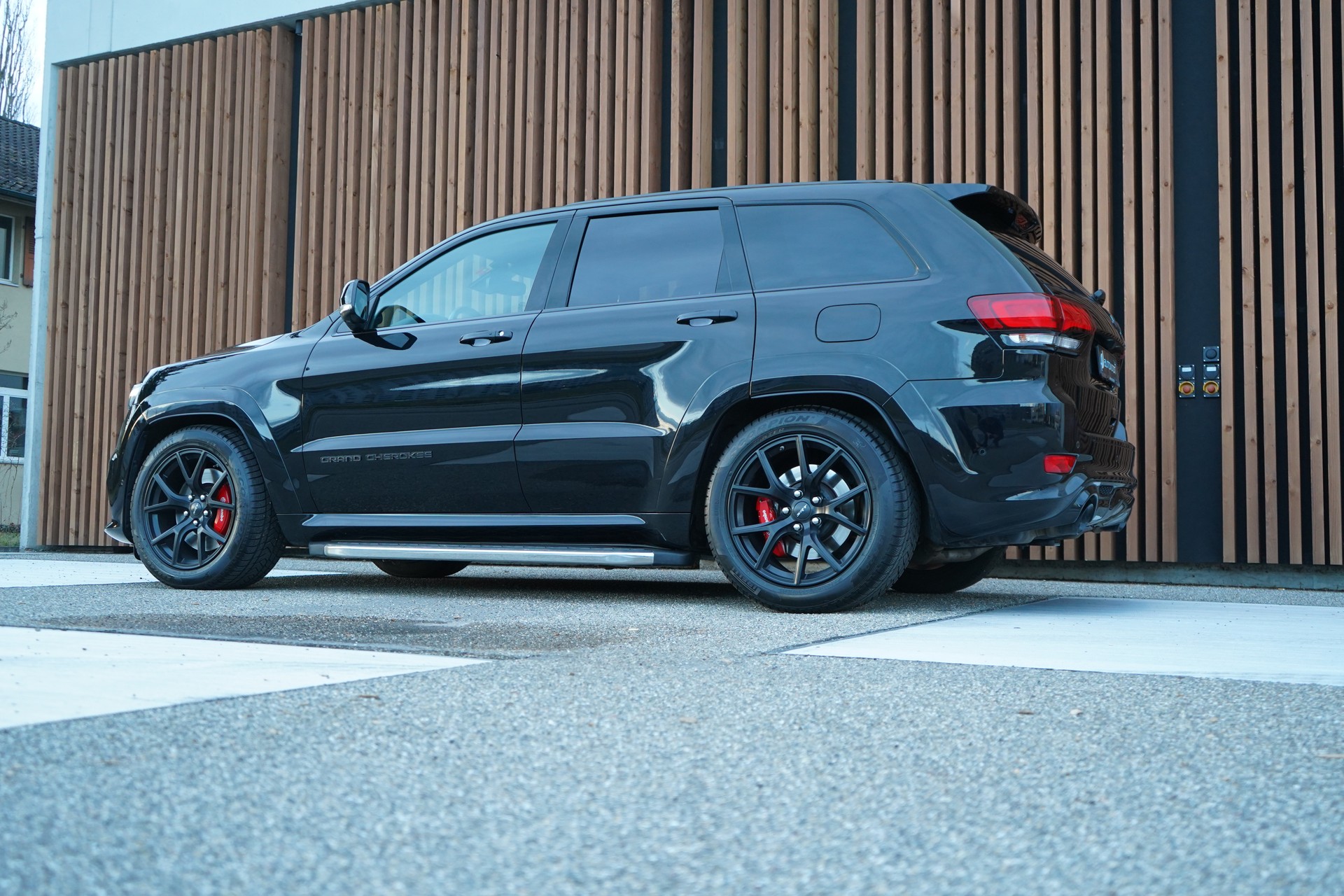 JEEP GRAND CHEROKEE 6.4 V8 HEMI BLACK SRT8 AUTOMATIC l 468 PS-image-11