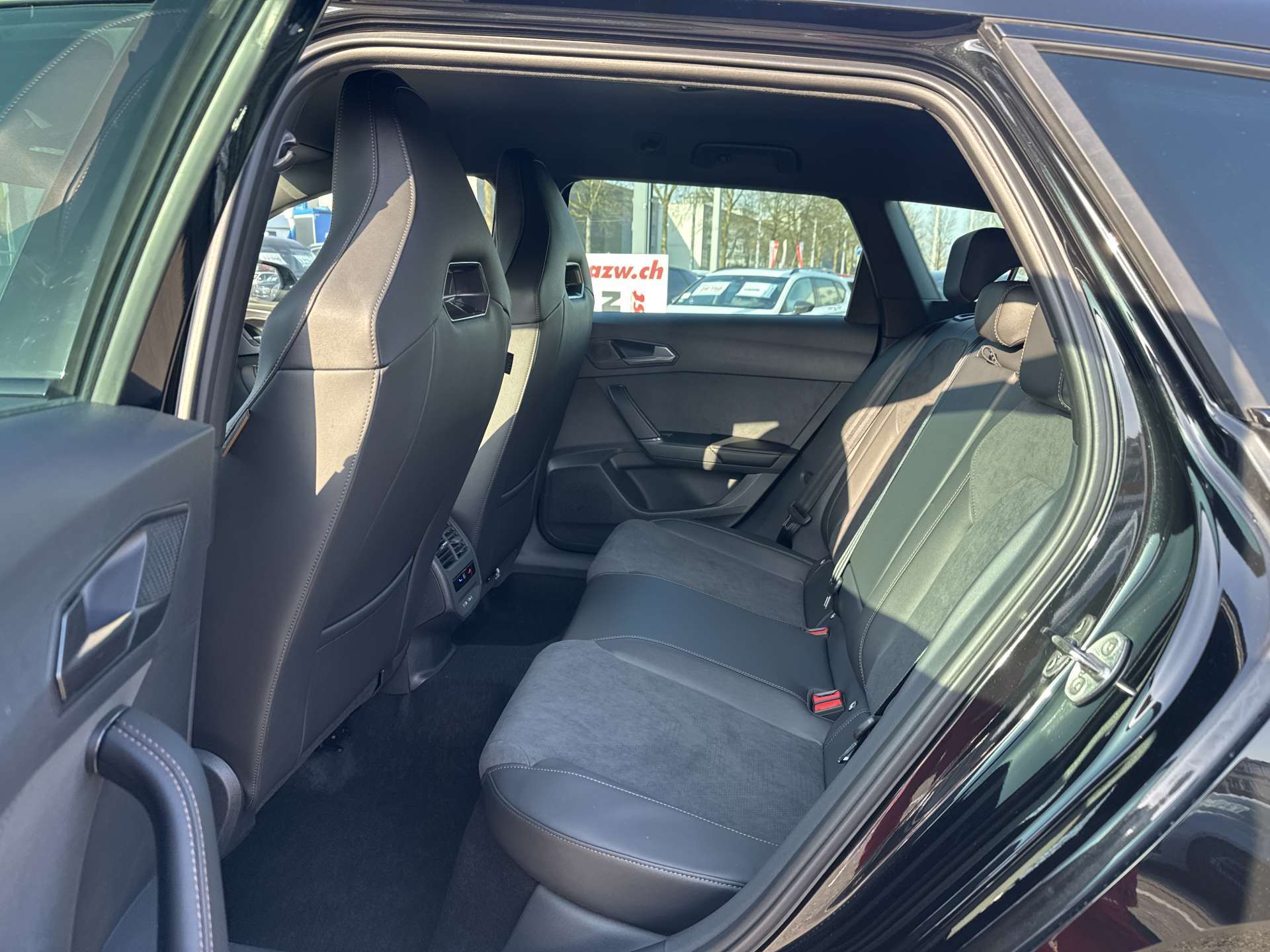 CUPRA LEON ST 2.0 TSi VZ 4Drive 333PS DSG-Automat-image-5