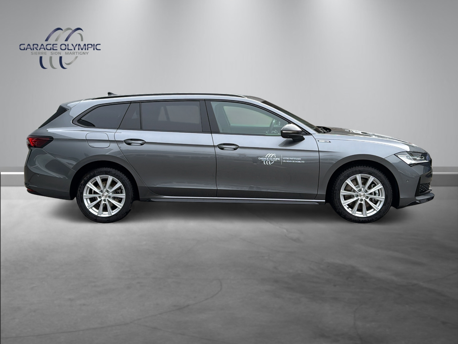 SKODA Superb Sportline IV hybride-image-12
