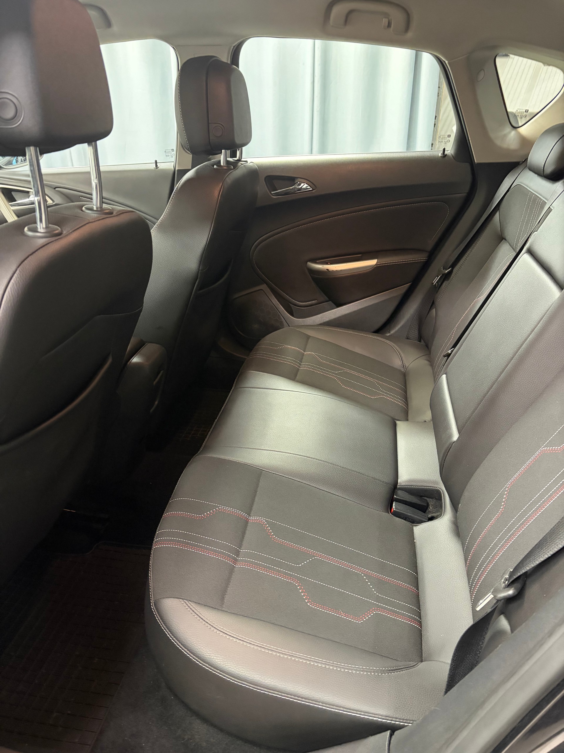 OPEL Astra 1.7 CDTi ecoFLEX Anniversary Edition-image-9