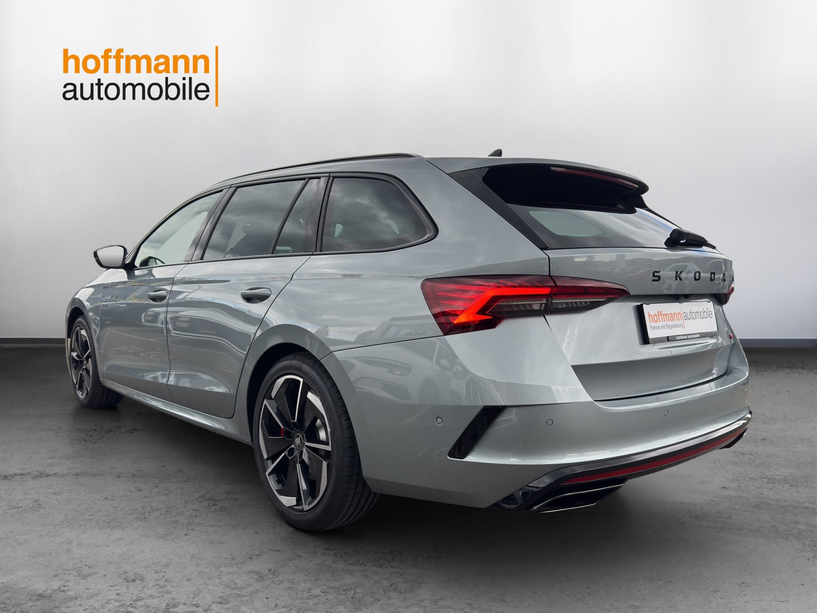SKODA Octavia Combi 2.0 TSI DSG RS-image-5