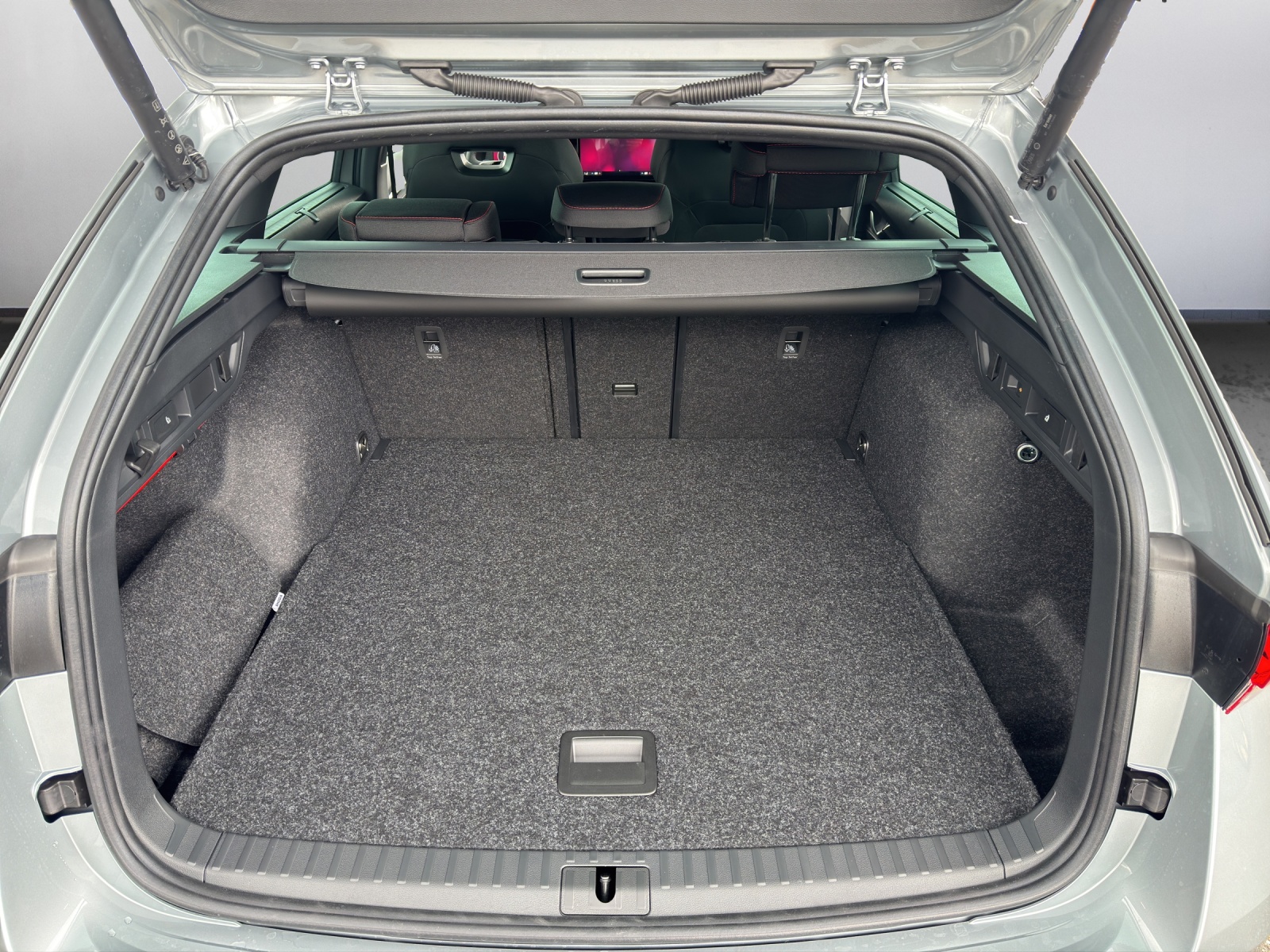 SKODA Octavia Combi 2.0 TSI DSG RS-image-11