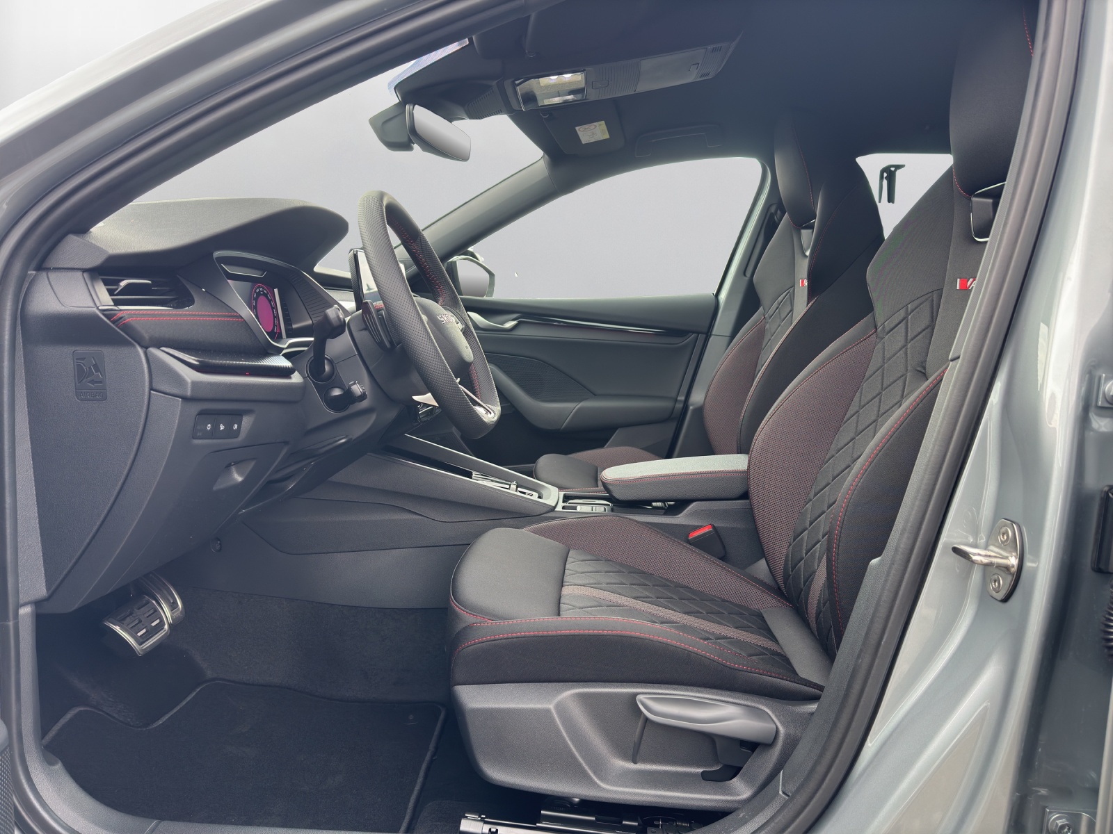 SKODA Octavia Combi 2.0 TSI DSG RS-image-9
