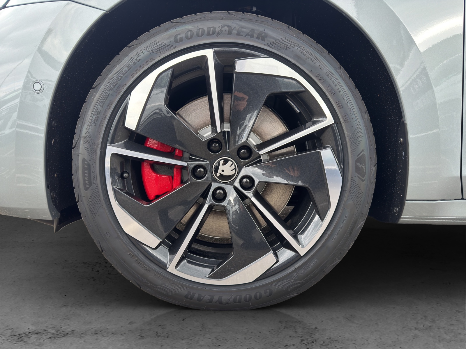 SKODA Octavia Combi 2.0 TSI DSG RS-image-12