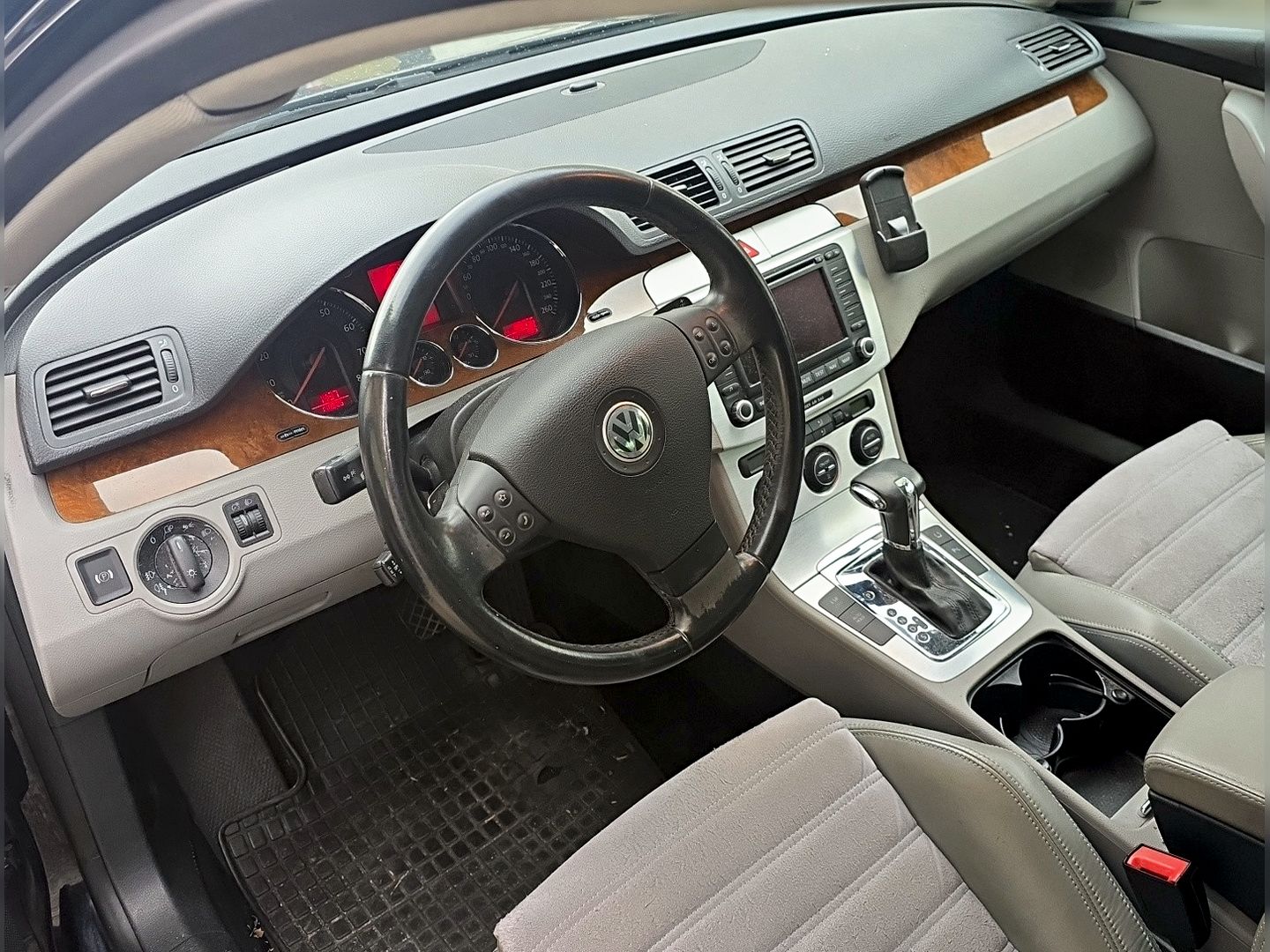 VW Passat 3.2 V6 FSI Sportline 4Motion-image-6