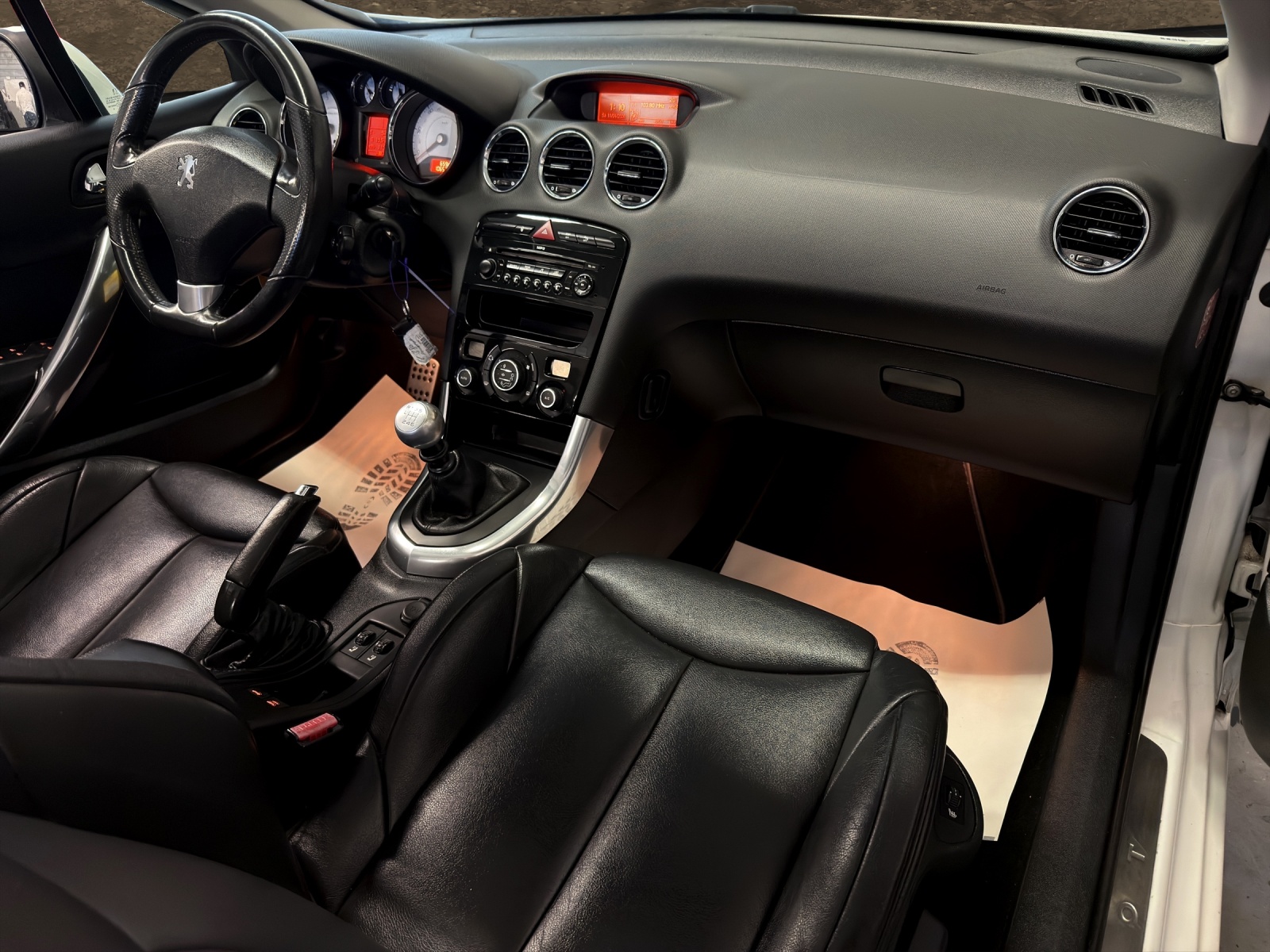 PEUGEOT 308 CC 1.6 16V Turbo Sport Pack-image-11