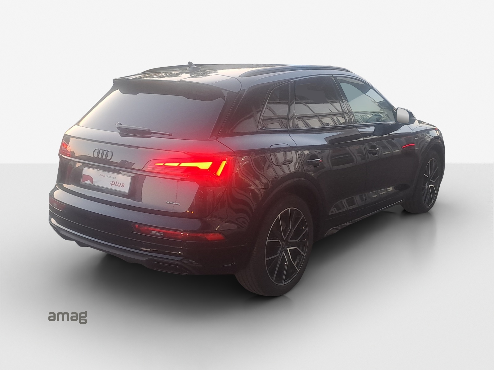 AUDI Q5 40 TDI Black Edition quattro S-tronic-image-4