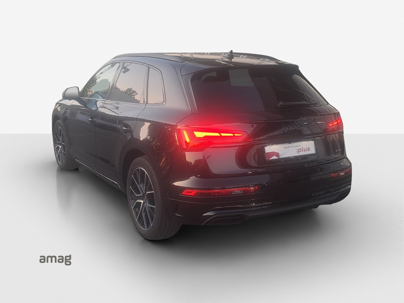AUDI Q5 40 TDI Black Edition quattro S-tronic-image-2