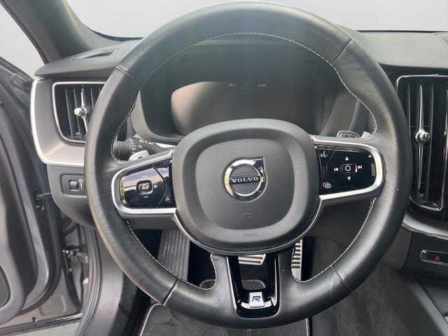 VOLVO XC60 2.0 T8 TE R-Design eAWD-image-12