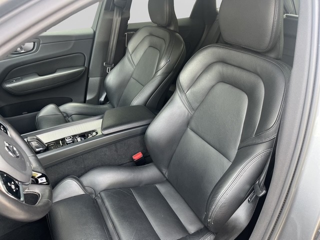 VOLVO XC60 2.0 T8 TE R-Design eAWD-image-10