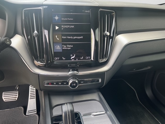 VOLVO XC60 2.0 T8 TE R-Design eAWD-image-13