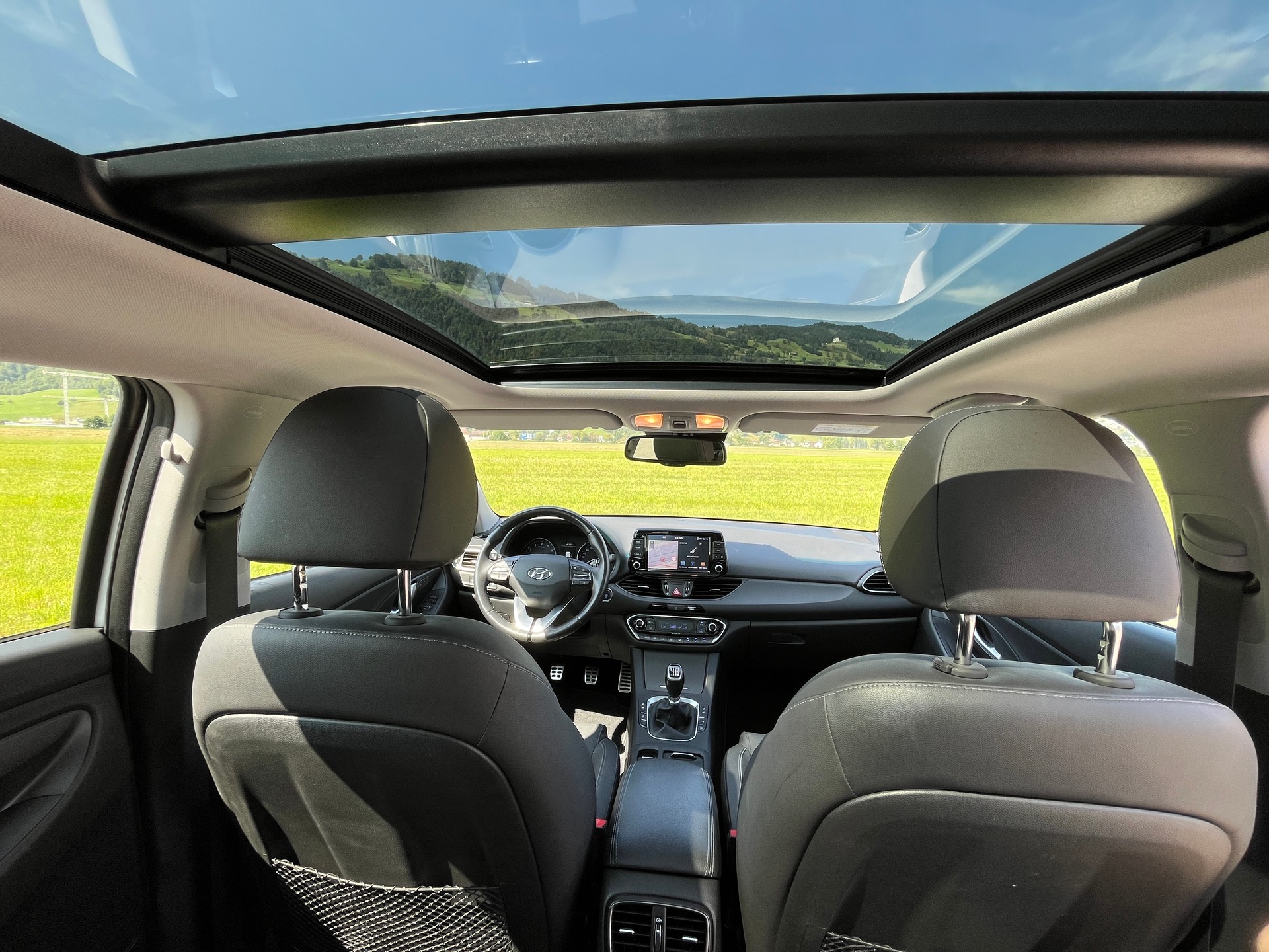 HYUNDAI i30 1.4 T-GDi Launch Plus-image-3