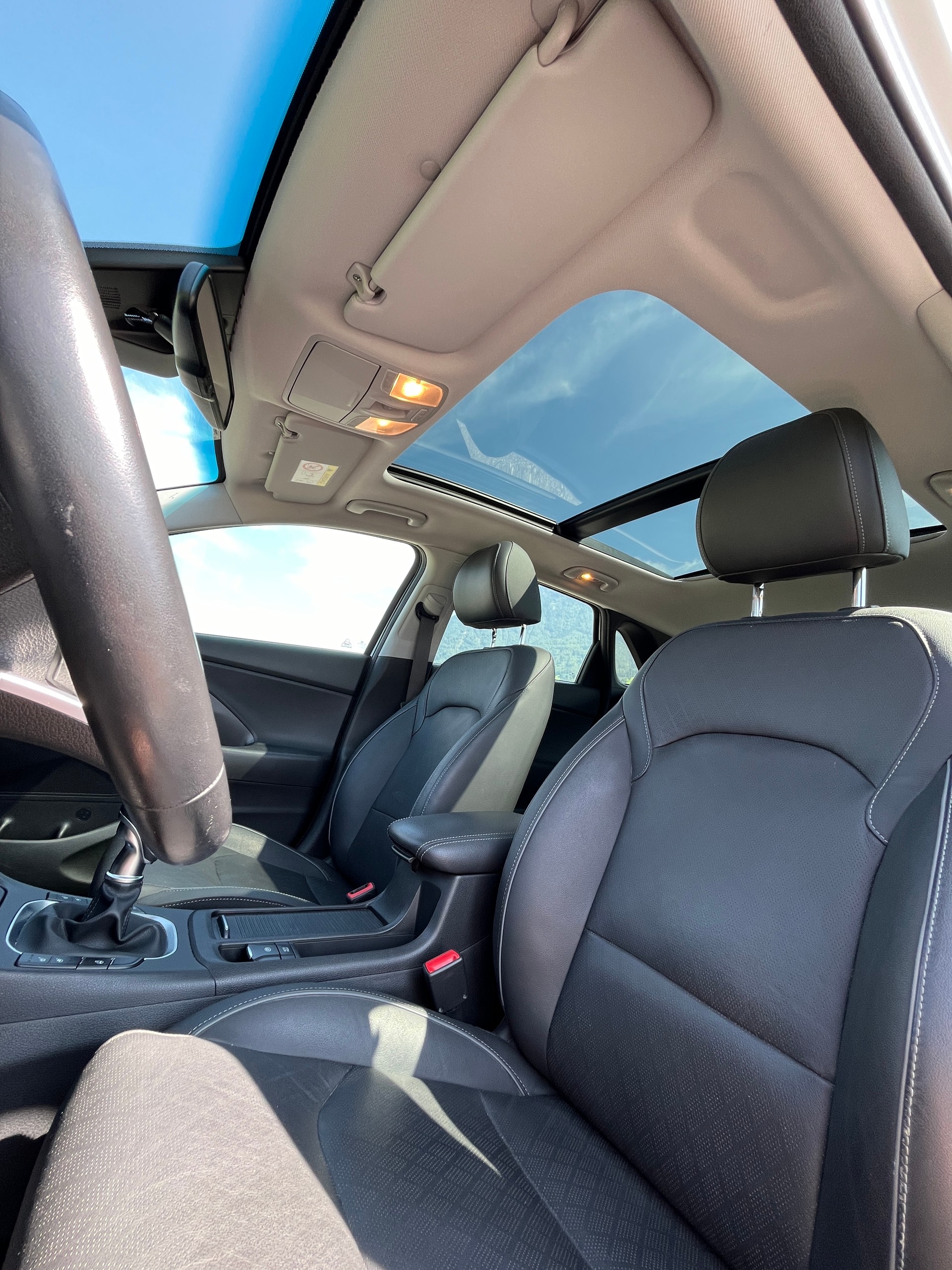 HYUNDAI i30 1.4 T-GDi Launch Plus-image-4
