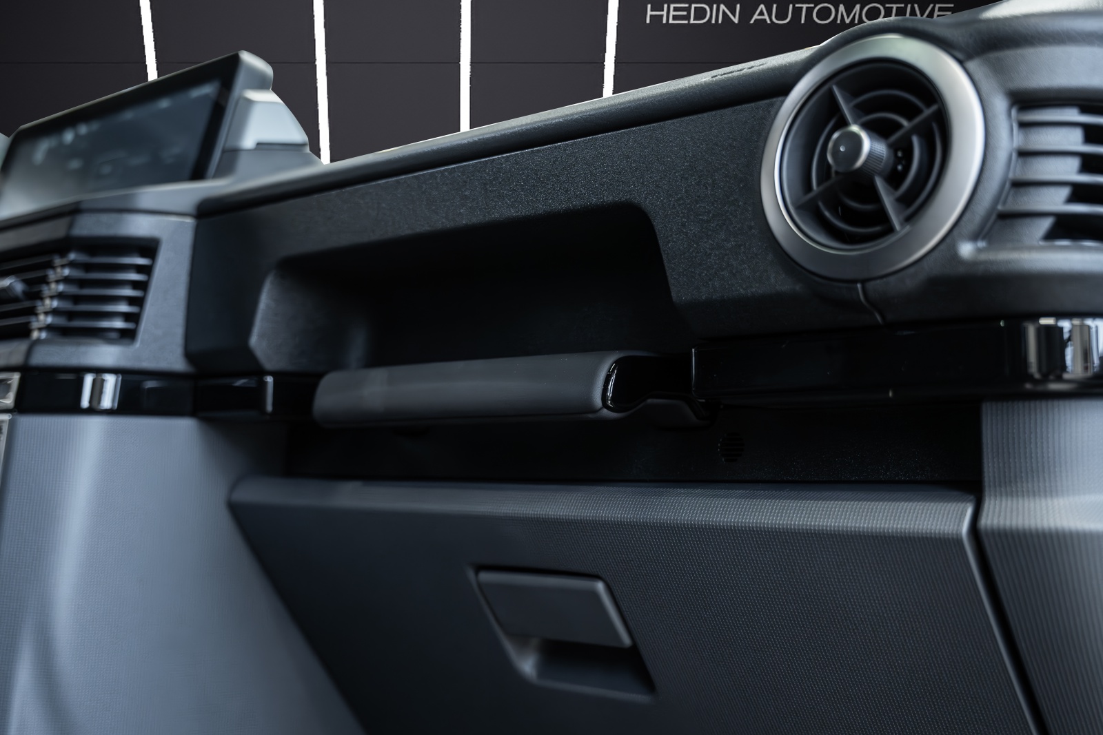 INEOS Grenadier 3.0D Black Edition-image-14