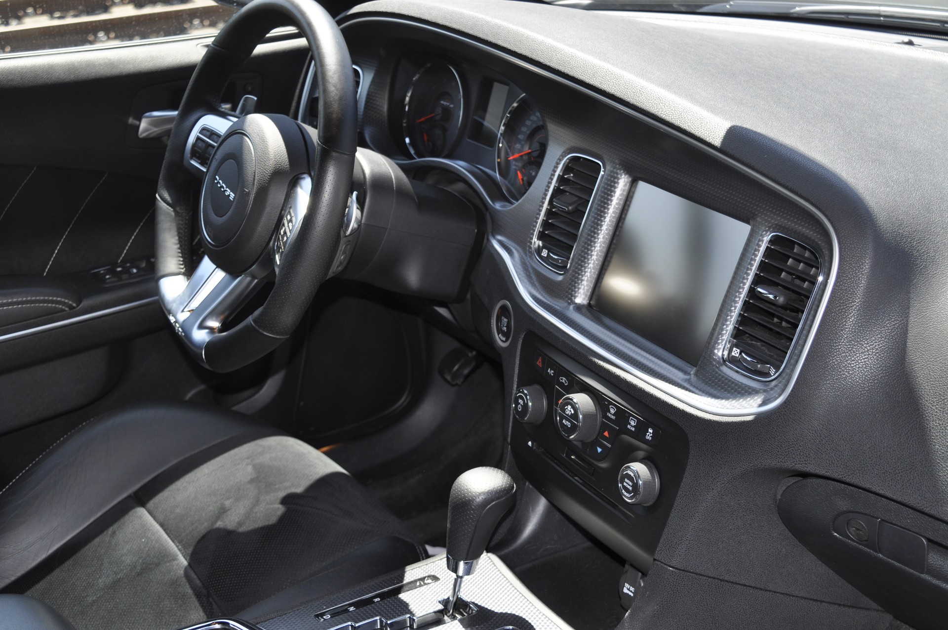 DODGE SRT8 477PS-image-10