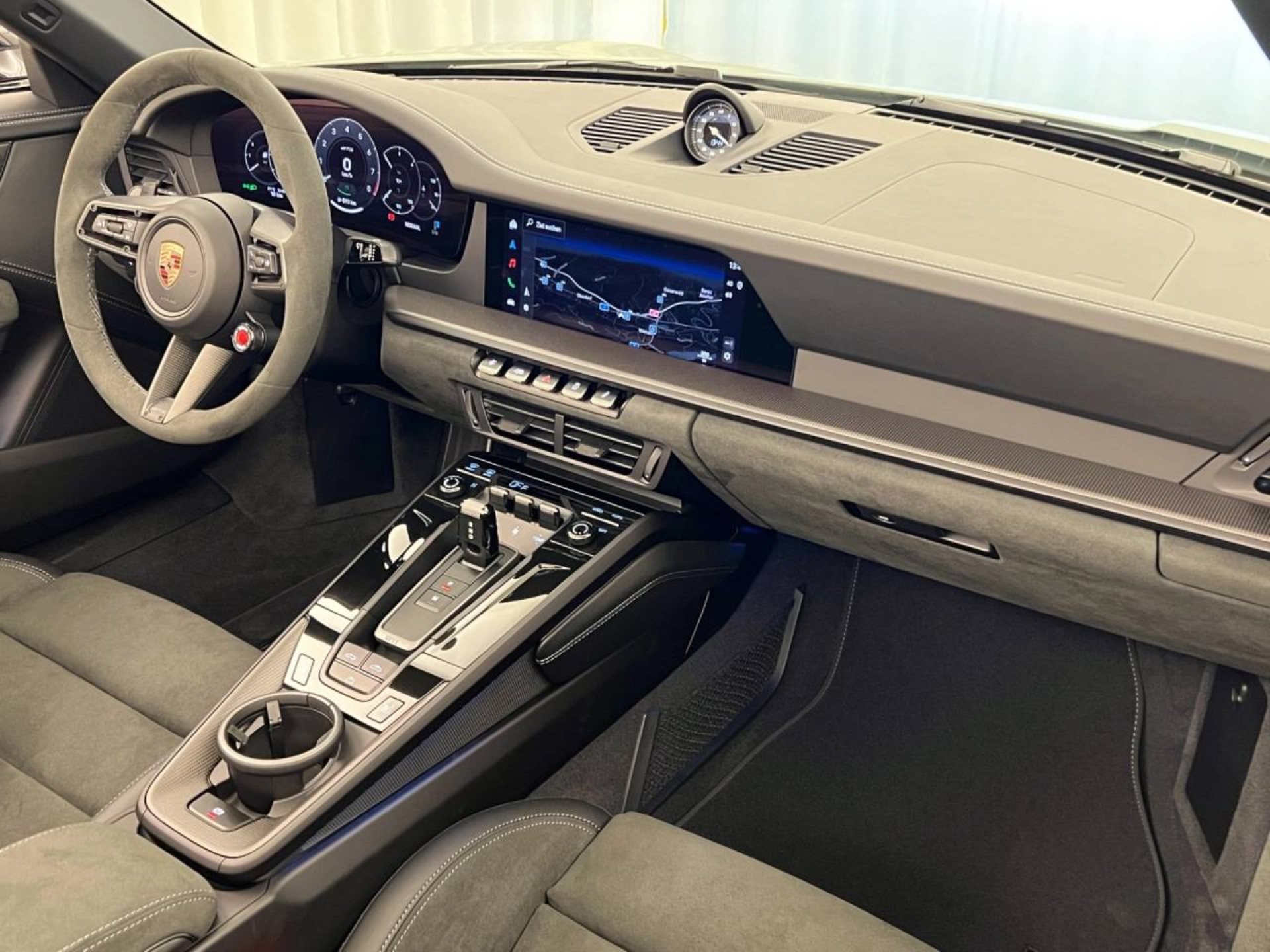 PORSCHE 911 Carrera GTS Cabriolet-image-10