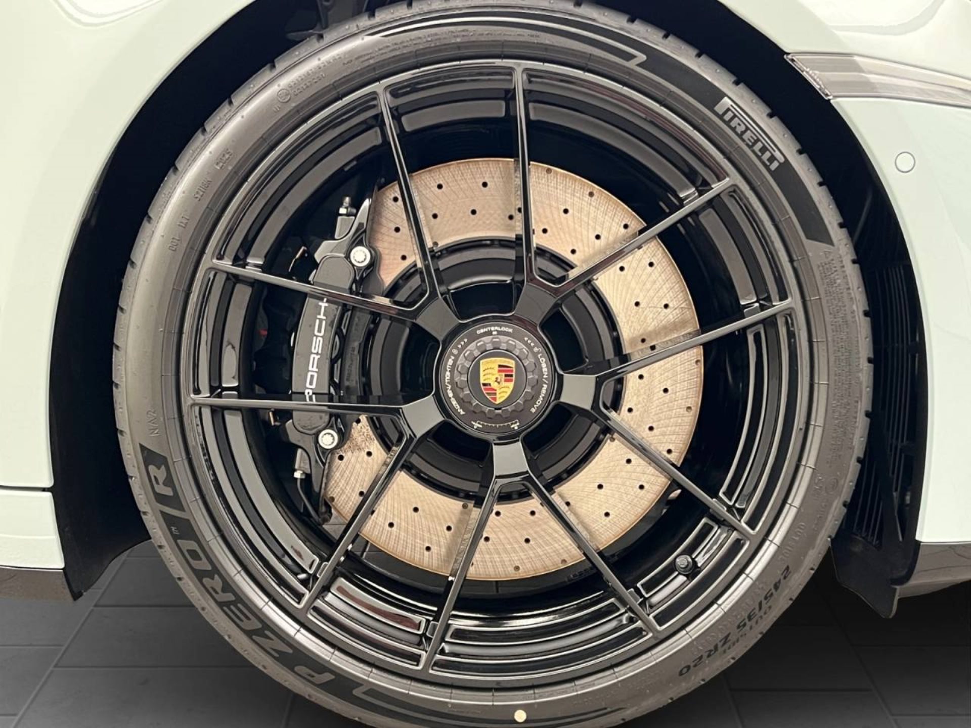 PORSCHE 911 Carrera GTS Cabriolet-image-6