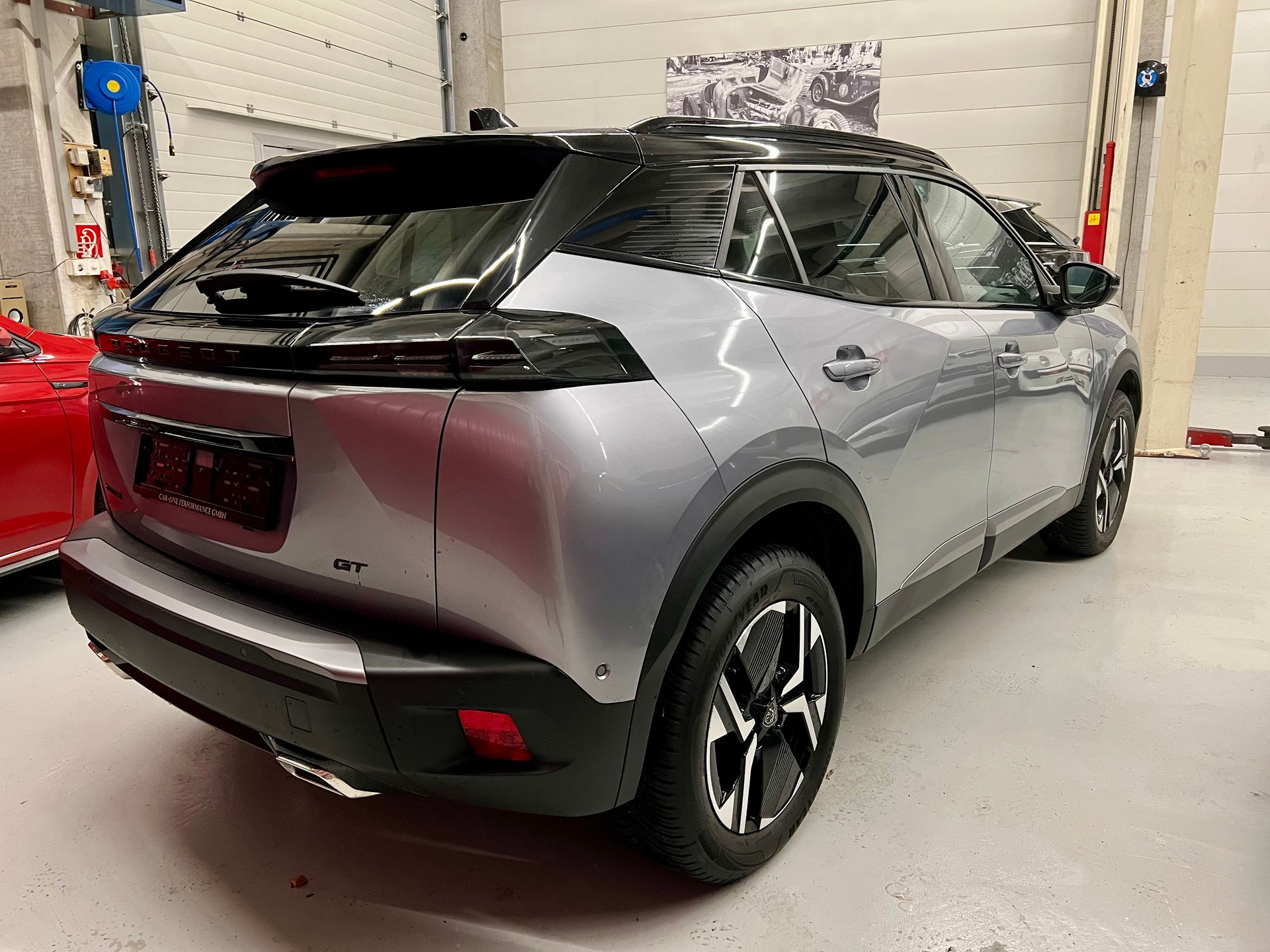 PEUGEOT 2008 1.2 PureTech GT EAT8-image-2