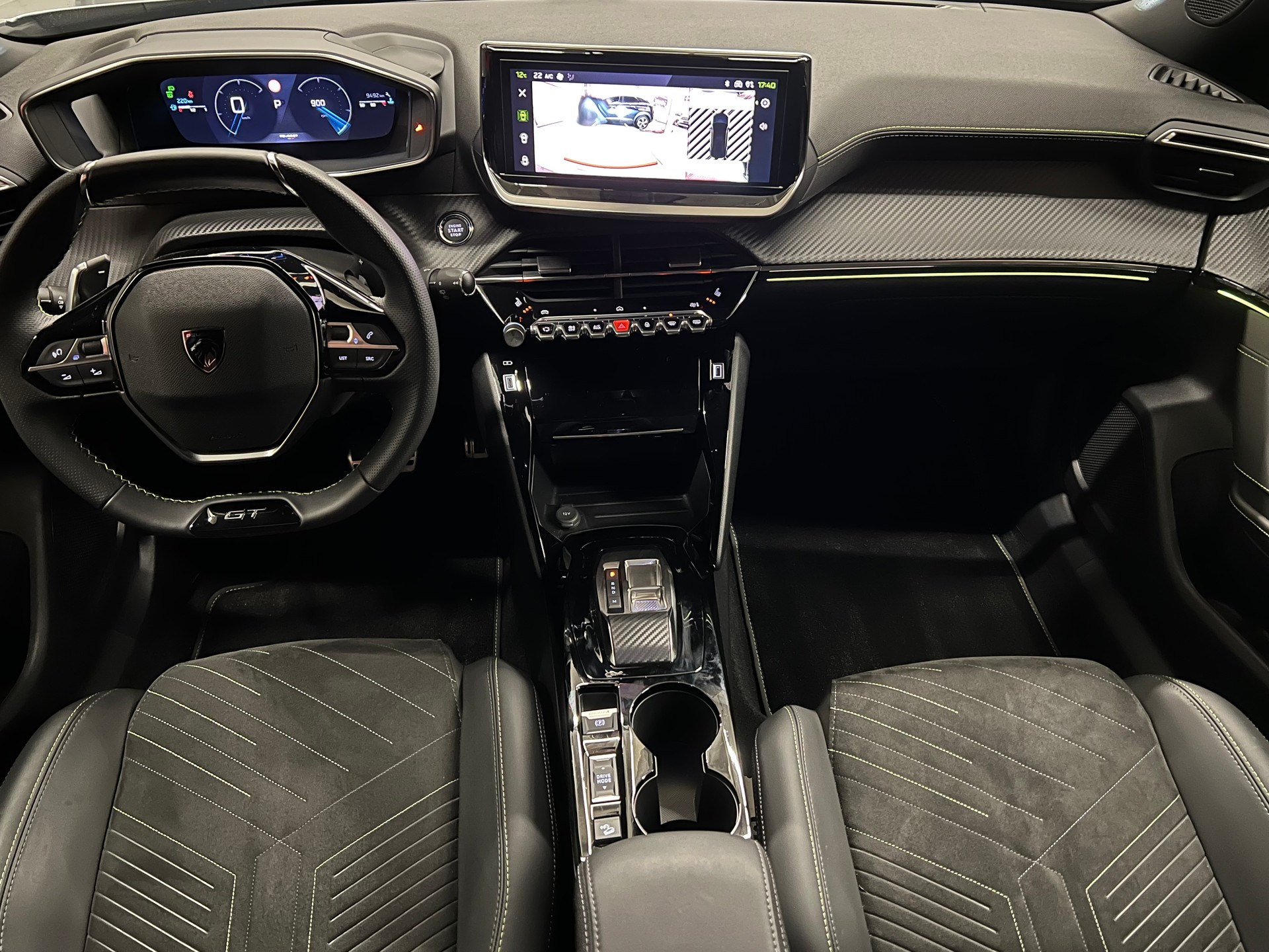 PEUGEOT 2008 1.2 PureTech GT EAT8-image-4