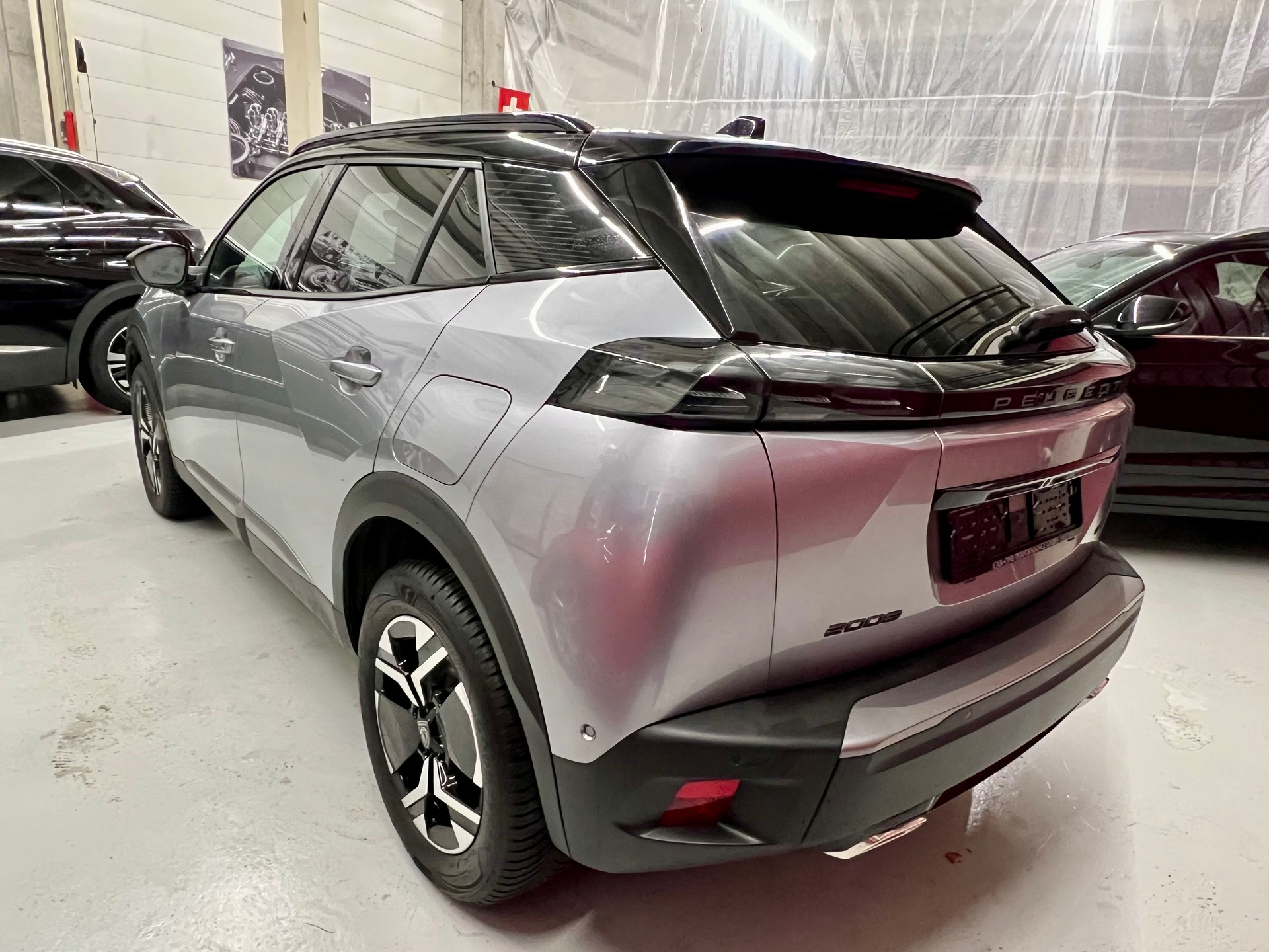 PEUGEOT 2008 1.2 PureTech GT EAT8-image-3