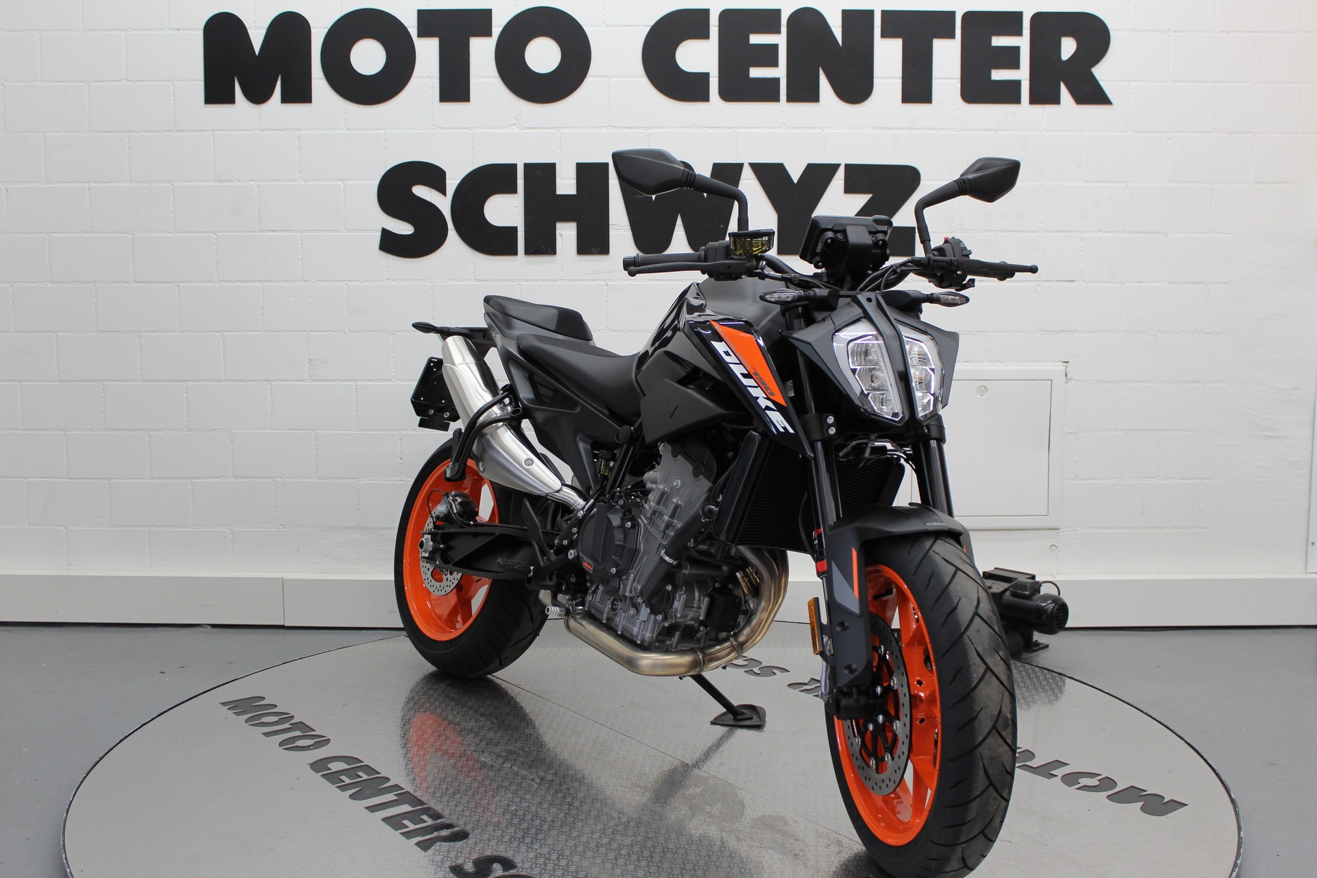 KTM 790 Duke L-showroom-element-2