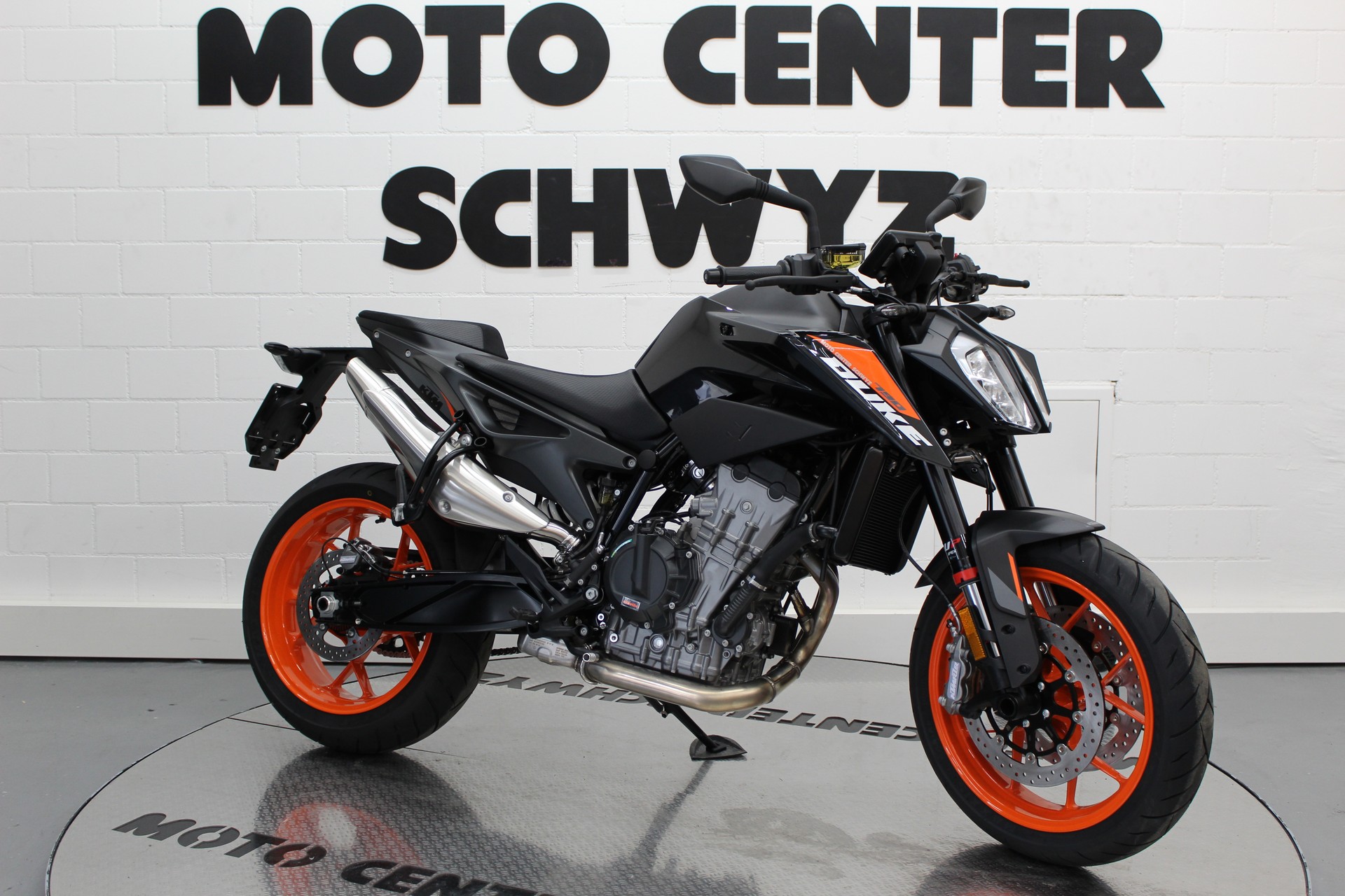 KTM 790 Duke L-showroom-element-1