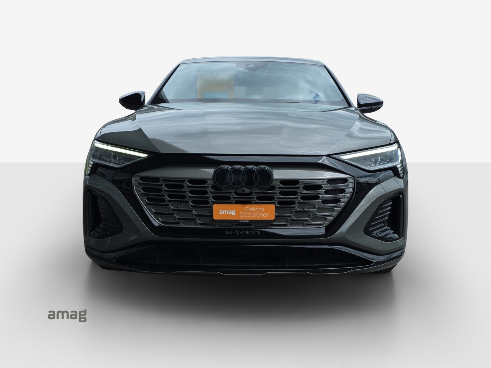 AUDI Q8 55 e-tron Black Edition quattro-image-6