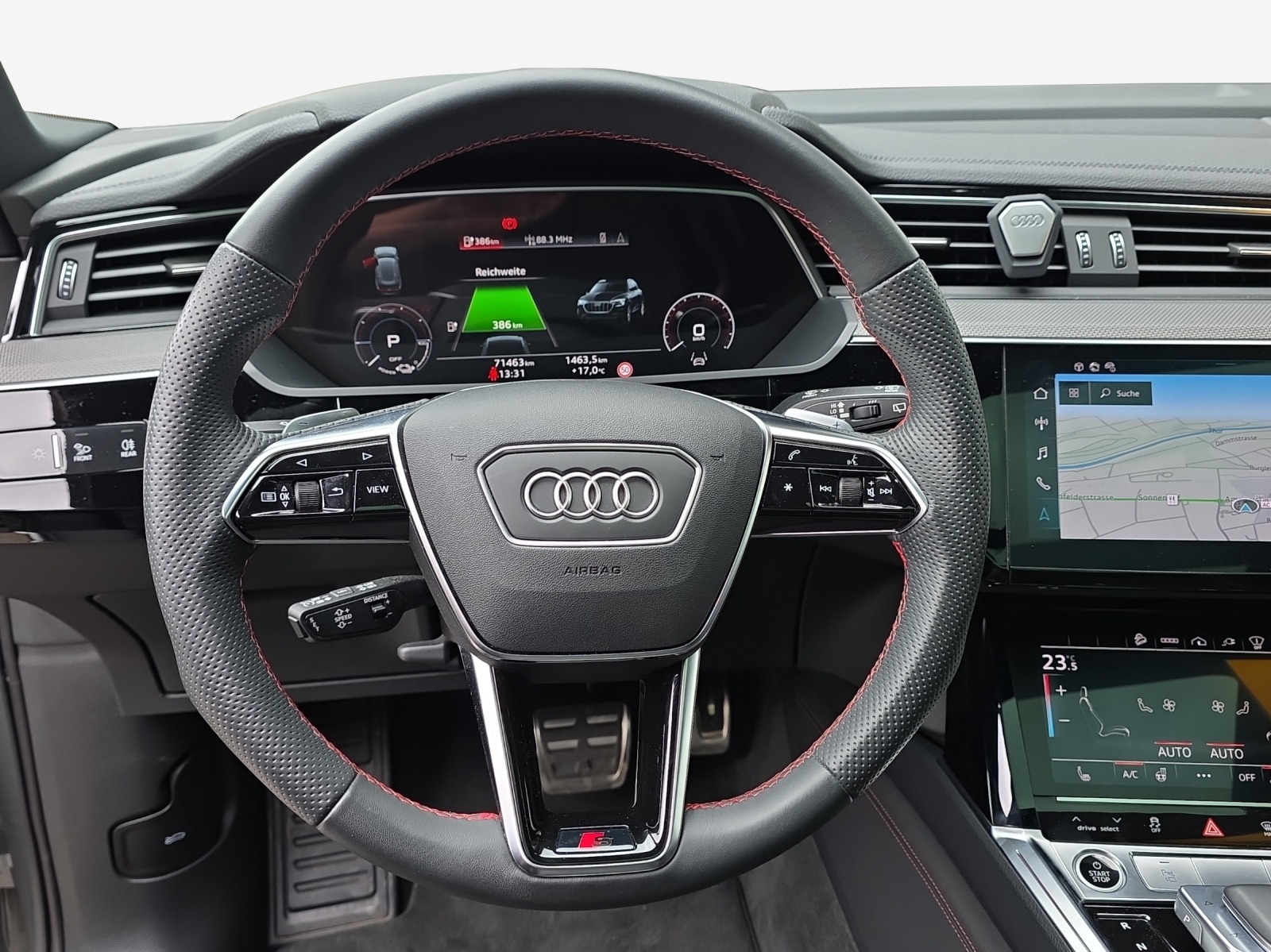 AUDI Q8 55 e-tron Black Edition quattro-image-10