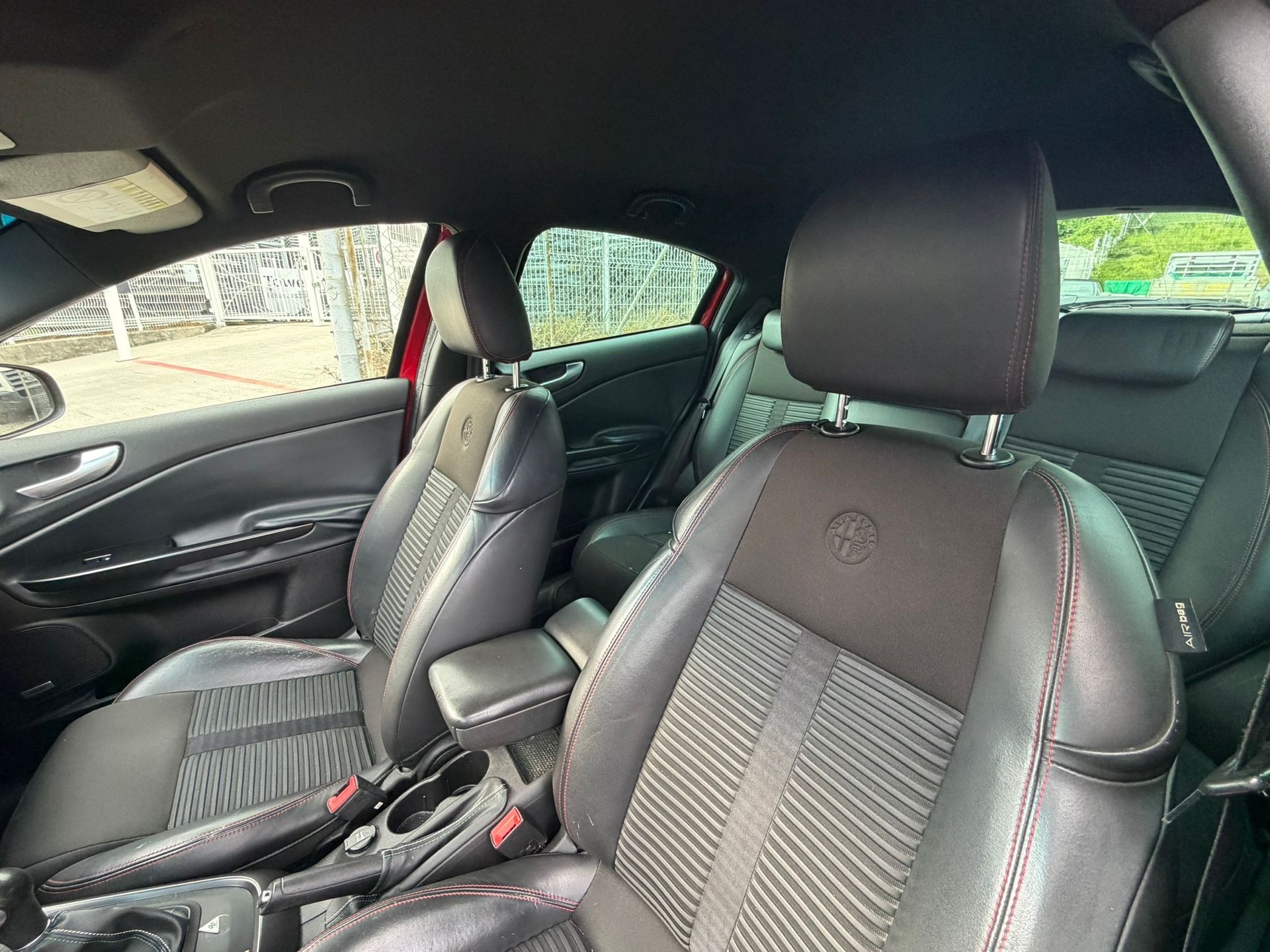 ALFA ROMEO Giulietta 1750 TBi Quadrifoglio Verde TCT-image-15