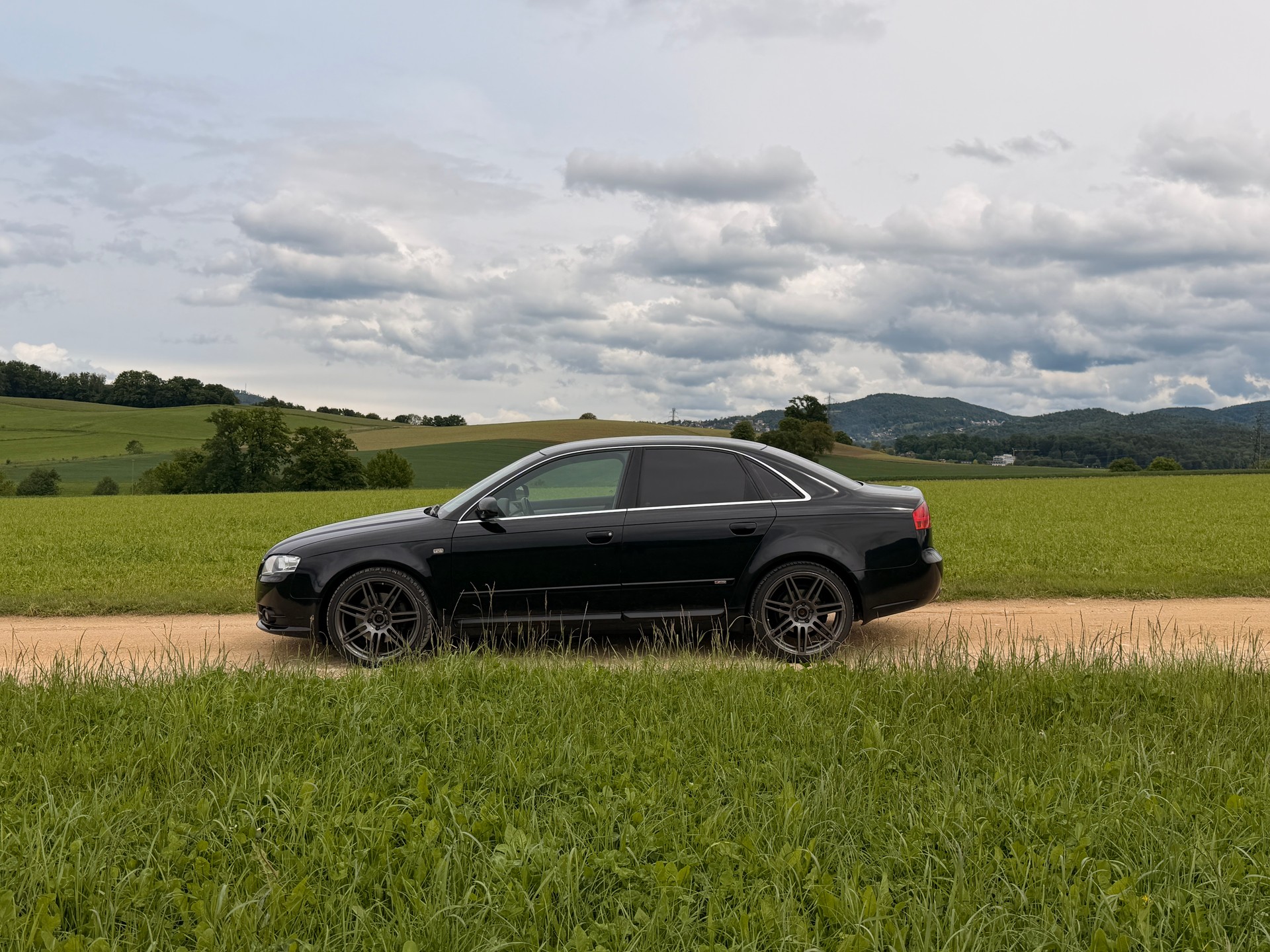 AUDI A4 Limousine 3.0 V6 TDI quattro-image-2