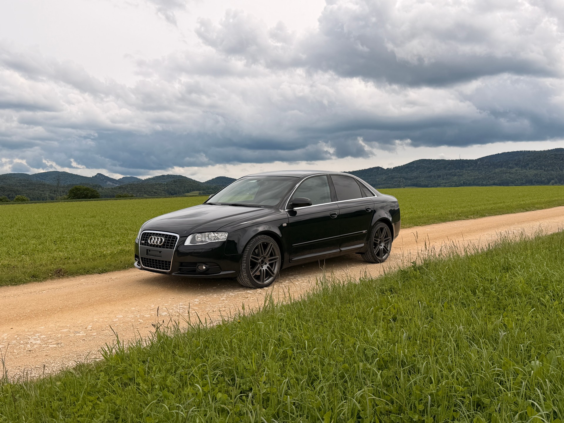 AUDI A4 Limousine 3.0 V6 TDI quattro-image-1