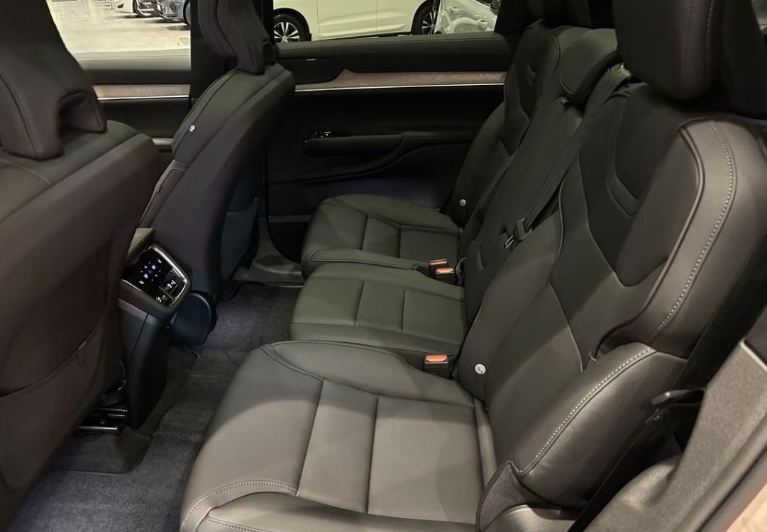 VOLVO EX90 Twin 111 kWh Plus AWD-image-3