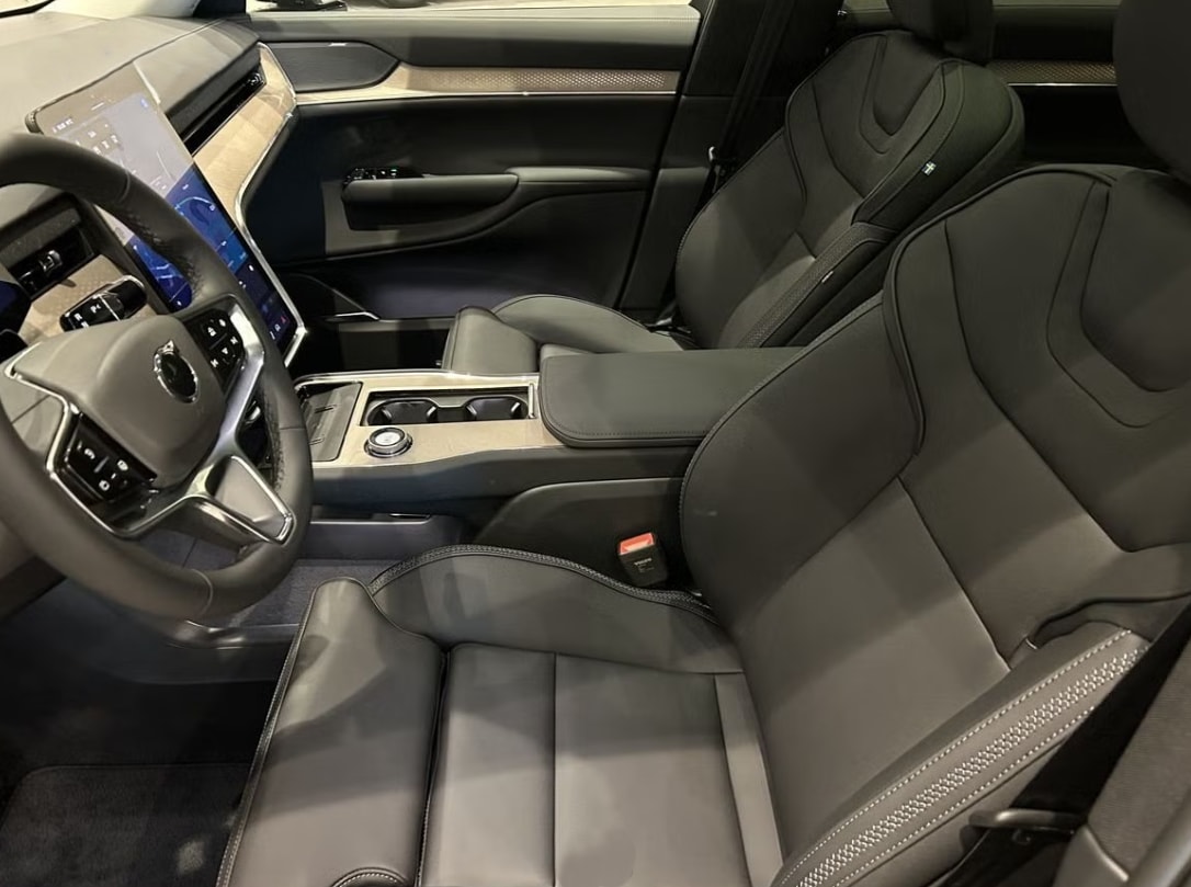 VOLVO EX90 Twin 111 kWh Plus AWD-image-2