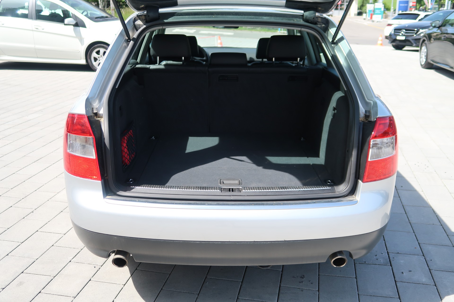AUDI A4 1.8 Turbo Quattro-image-14