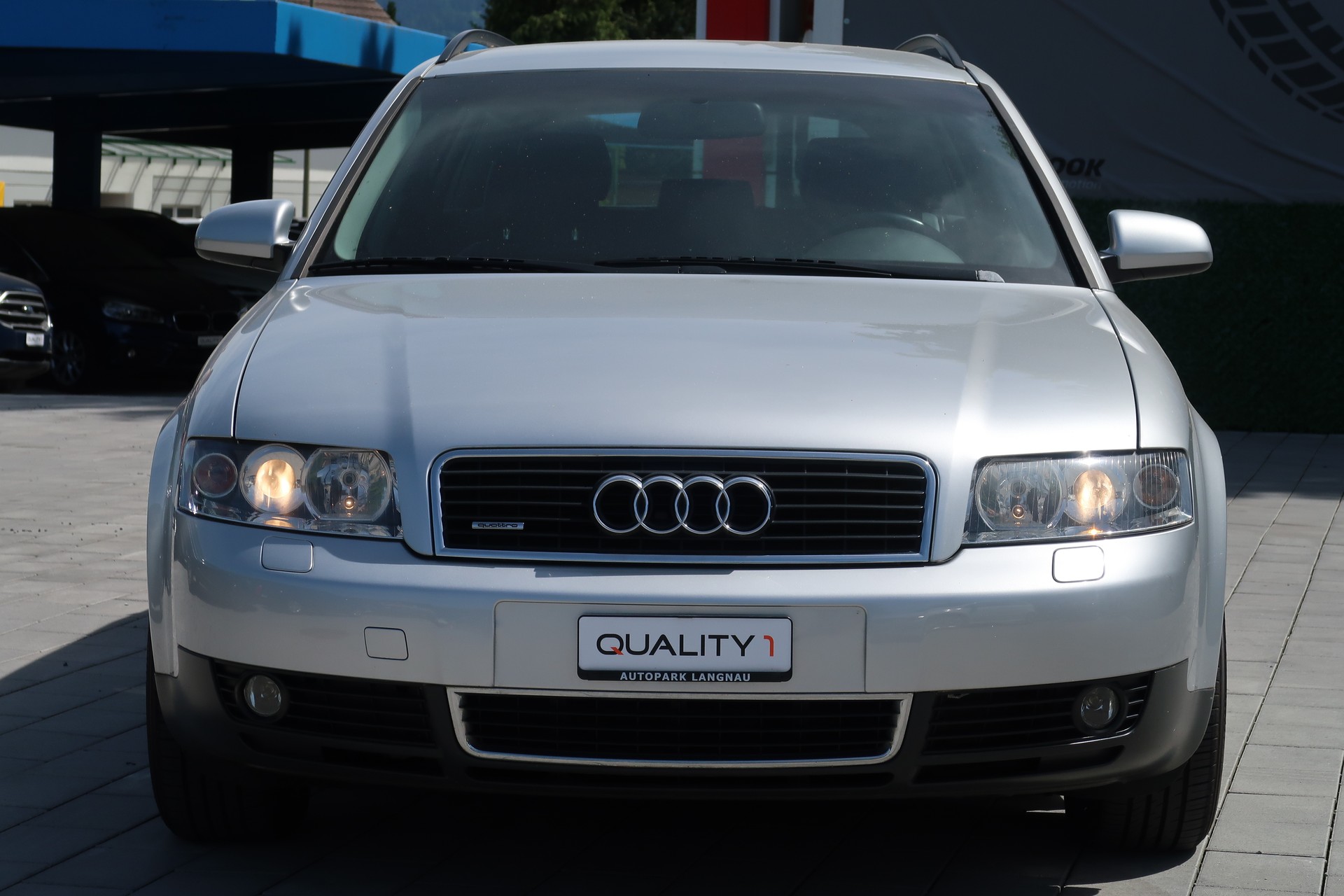 AUDI A4 1.8 Turbo Quattro-showroom-element-1
