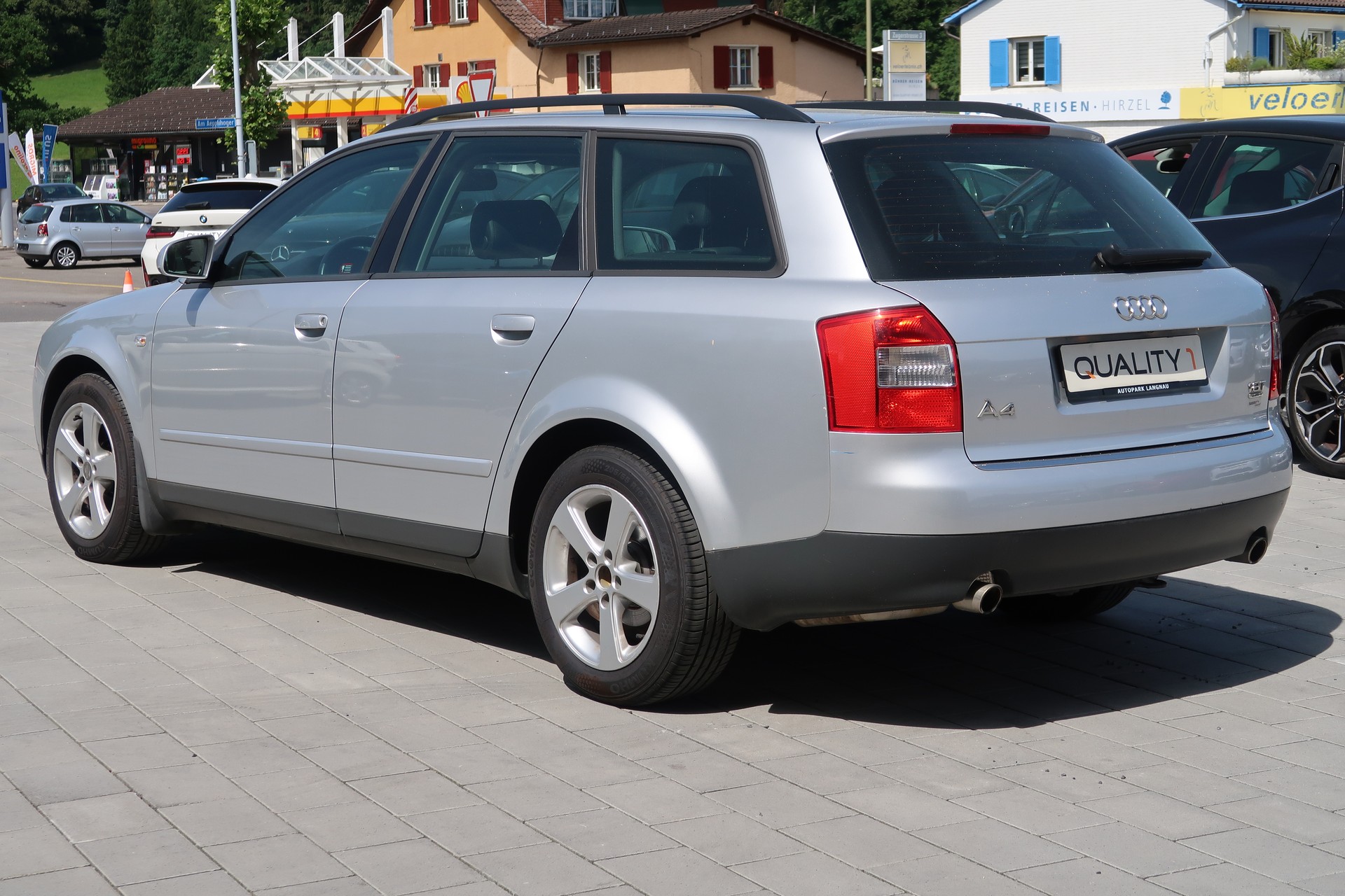 AUDI A4 1.8 Turbo Quattro-image-5