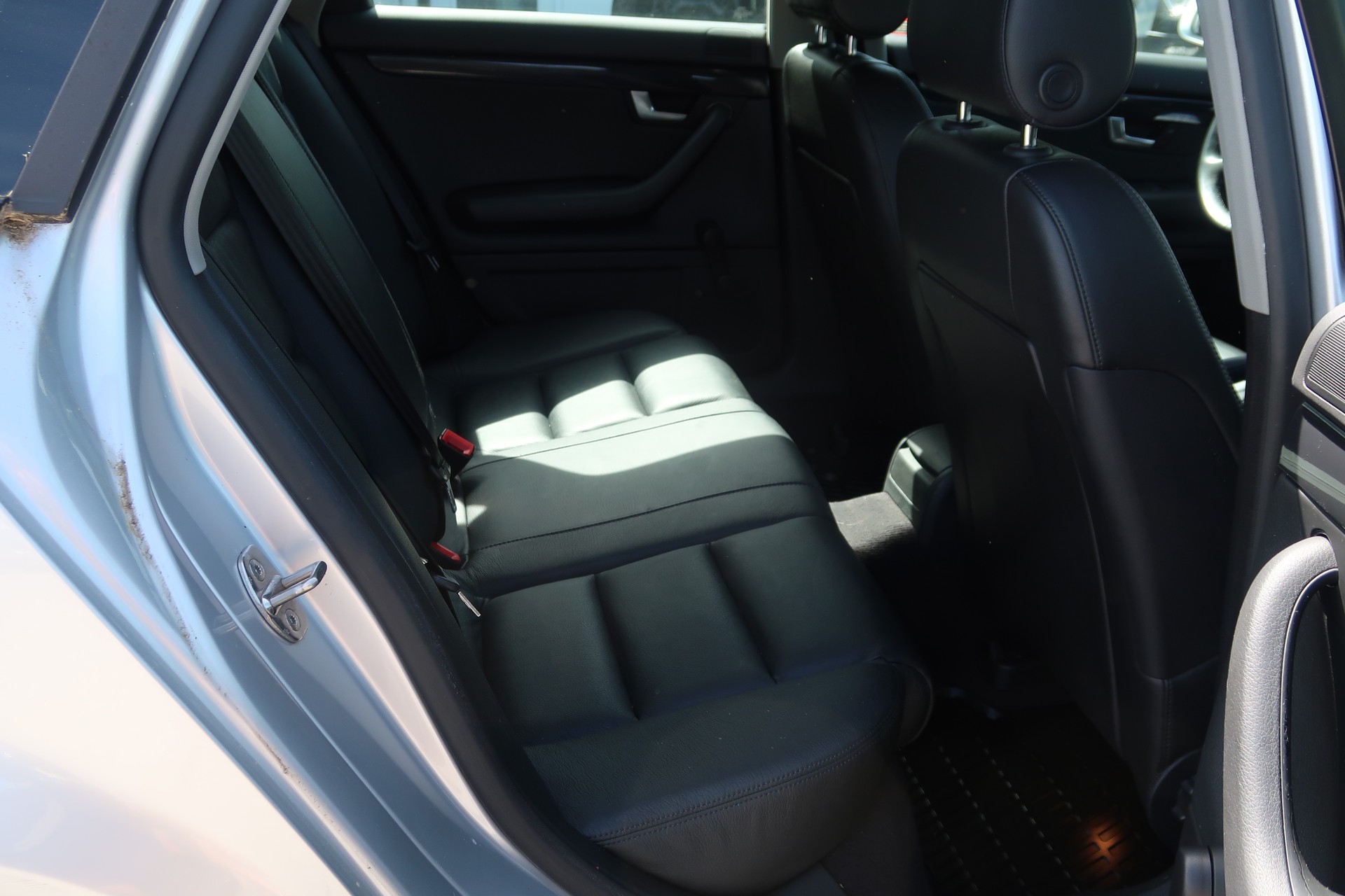AUDI A4 1.8 Turbo Quattro-image-13