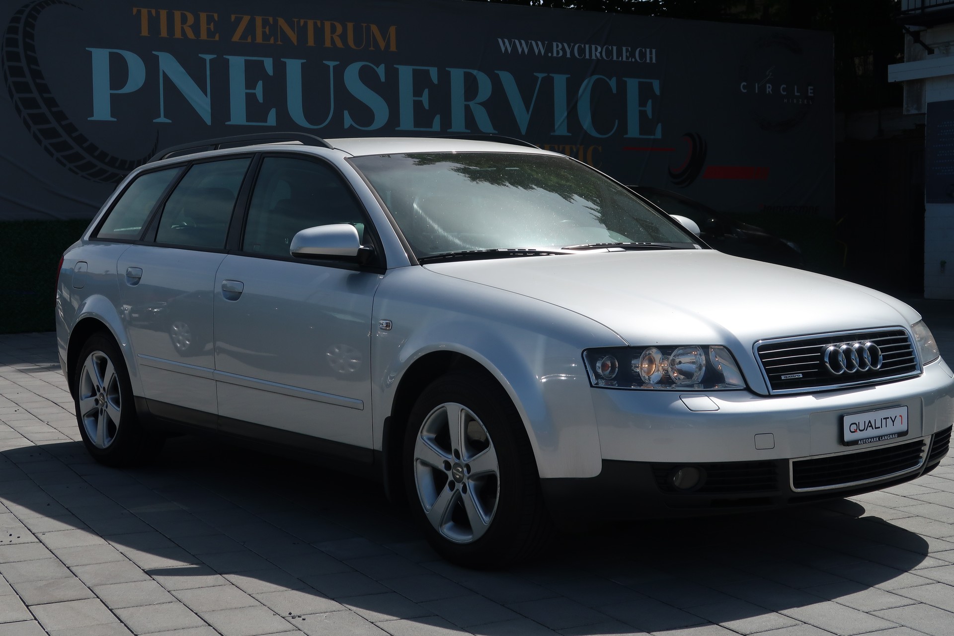 AUDI A4 1.8 Turbo Quattro-showroom-element-2