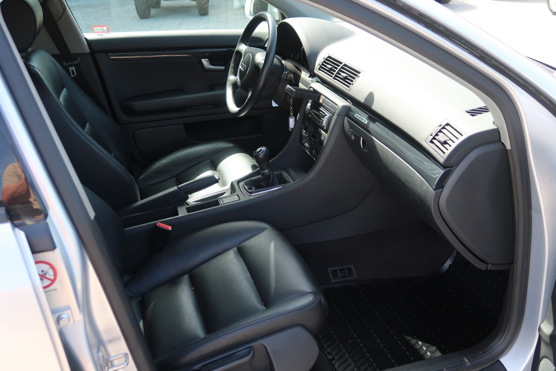 AUDI A4 1.8 Turbo Quattro-image-8