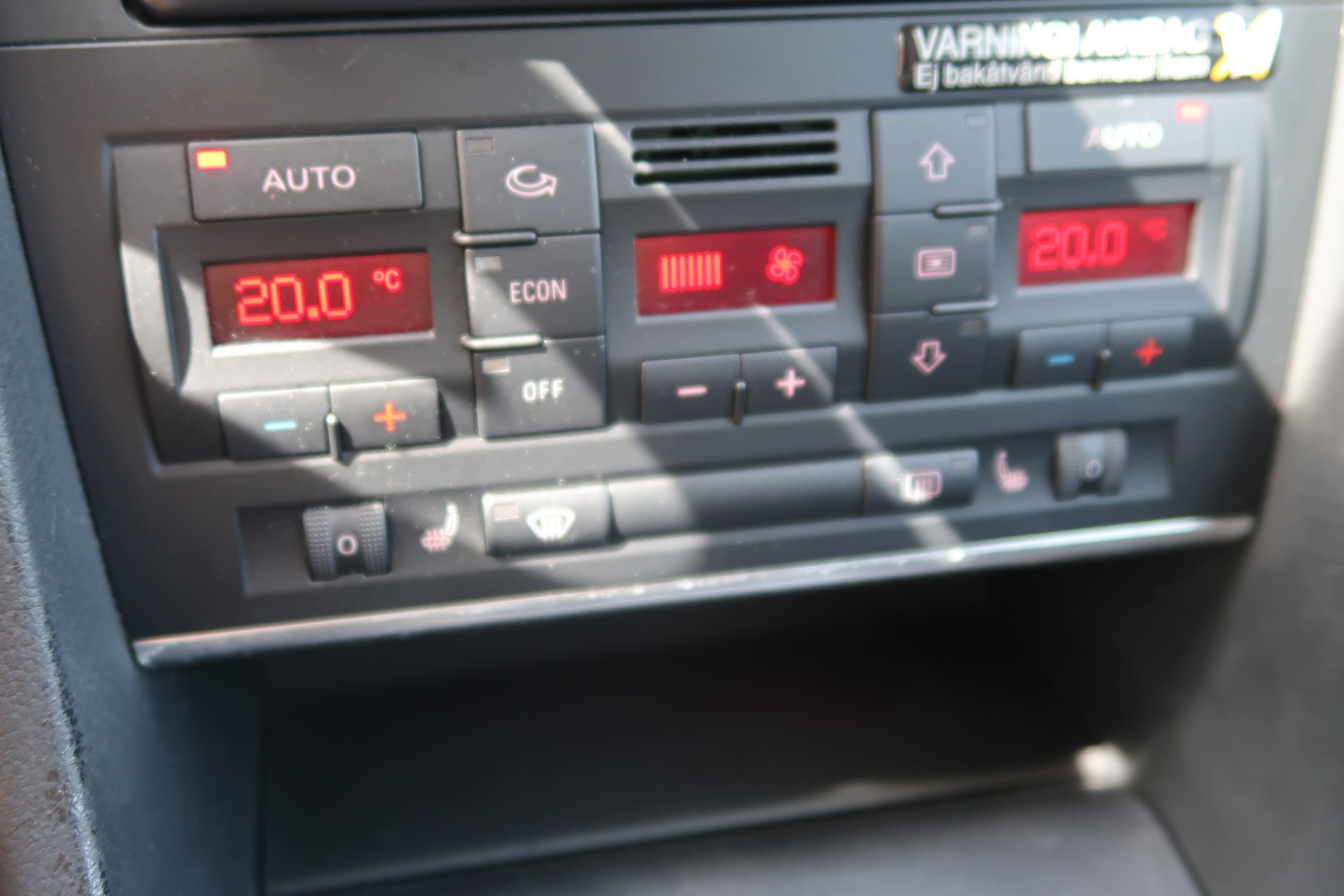 AUDI A4 1.8 Turbo Quattro-image-12