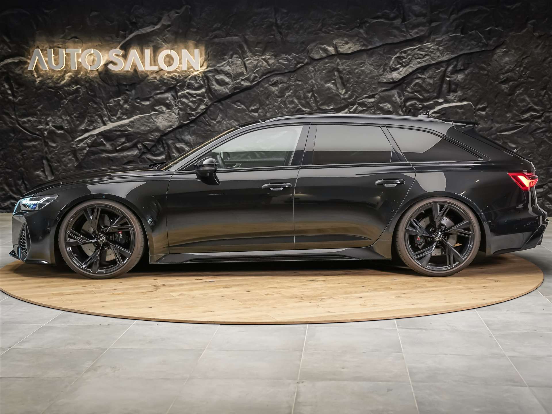 AUDI RS6 Avant 4.0 TFSI V8 quattro *Panorama*Sitzlüftung*Head-Up*Standheizung*-image-2