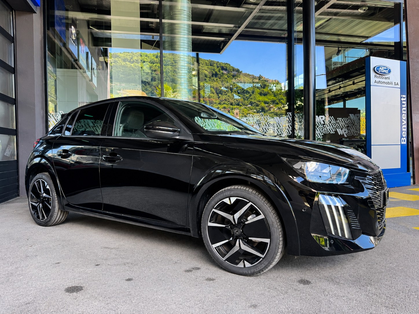 PEUGEOT 208 1.2 MHEV 145 GT-image-2
